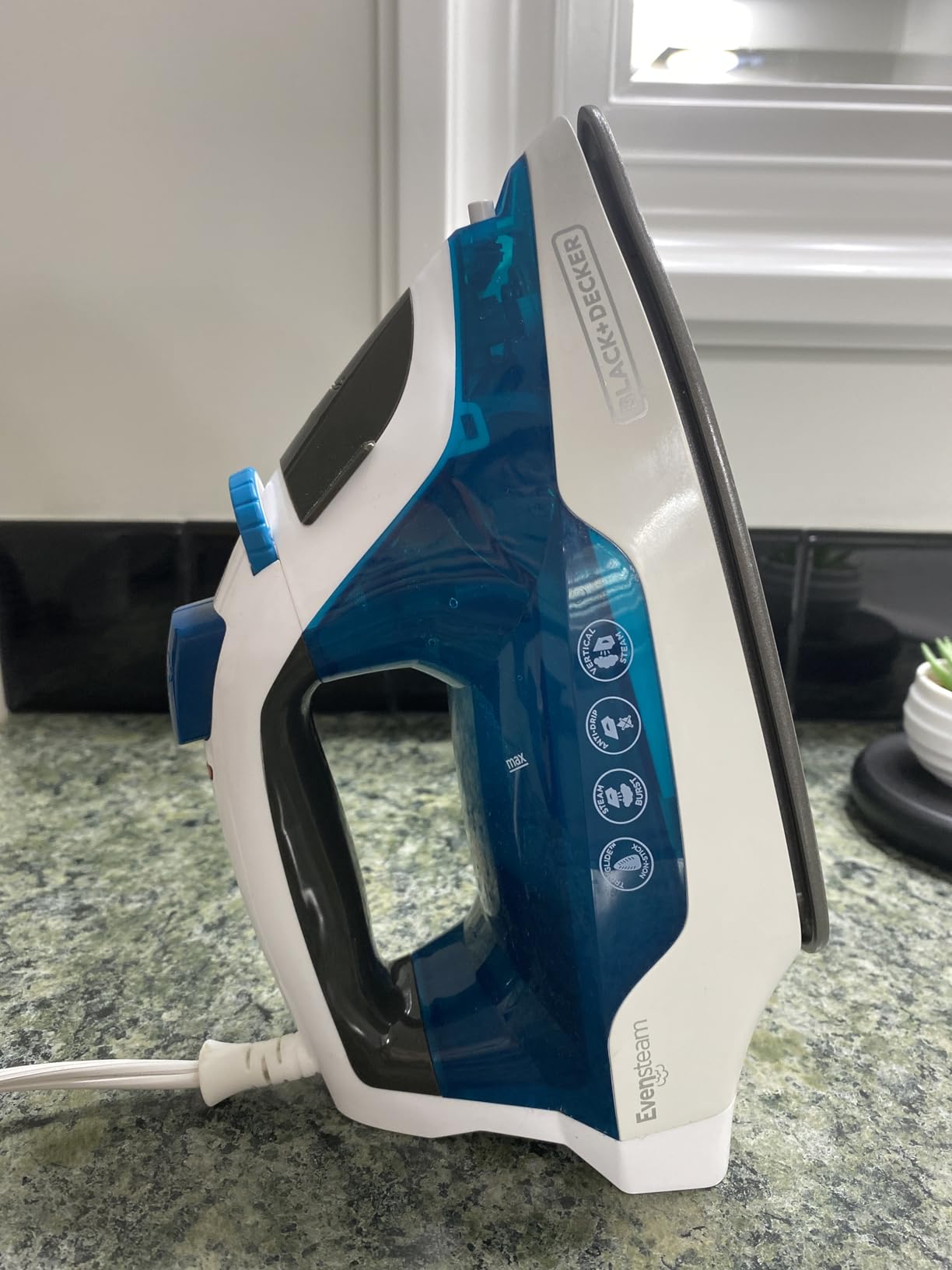 BLACK+DECKER Easy Steam Compact Iron, IR06V, Dual Position Cord, TrueGlide Non-Stick Soleplate, Vertical Steam, SmartSteam - Customer Photo 1