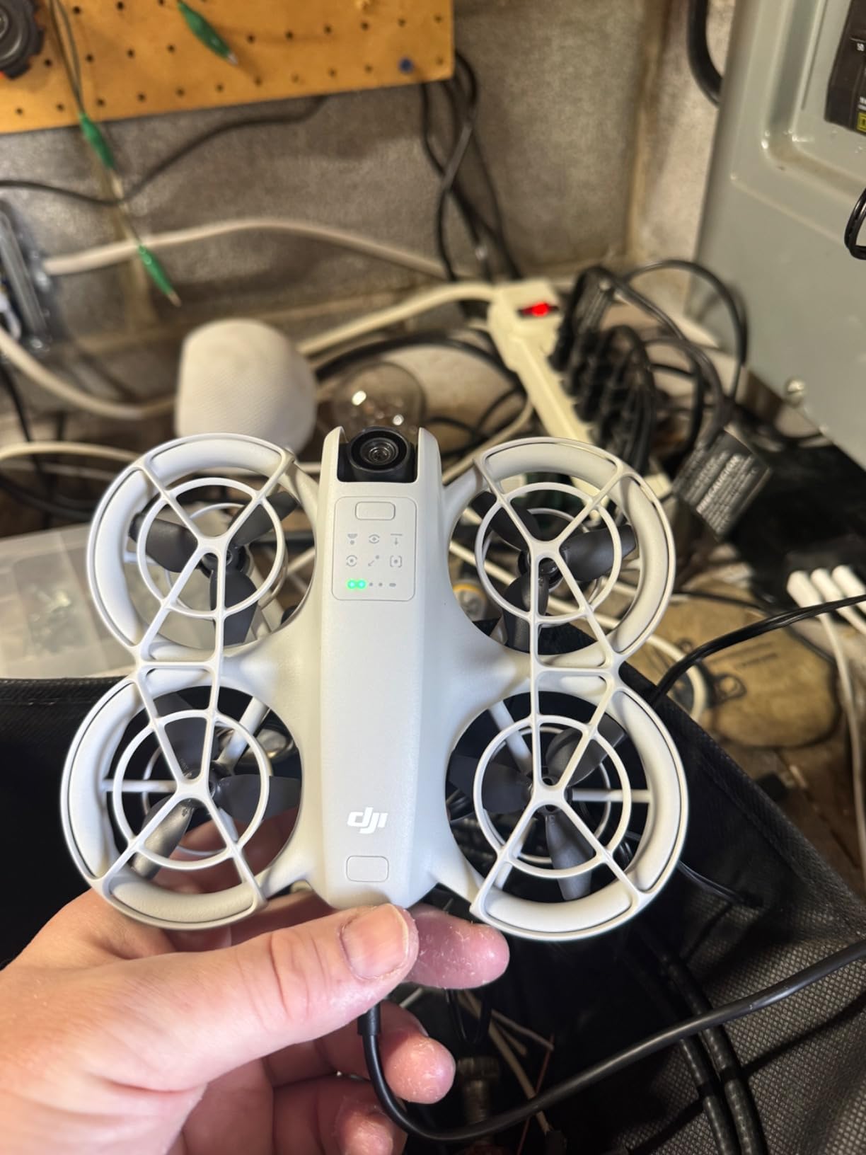 DJI Neo, Mini Drone with 4K UHD Camera for Adults, 135g Self Flying Drone that Follows You, Palm Takeoff, Subject Tracking, QuickShots, Stabilized Video, Built-In Propeller Guard (Controller-Free) - Customer Photo 5