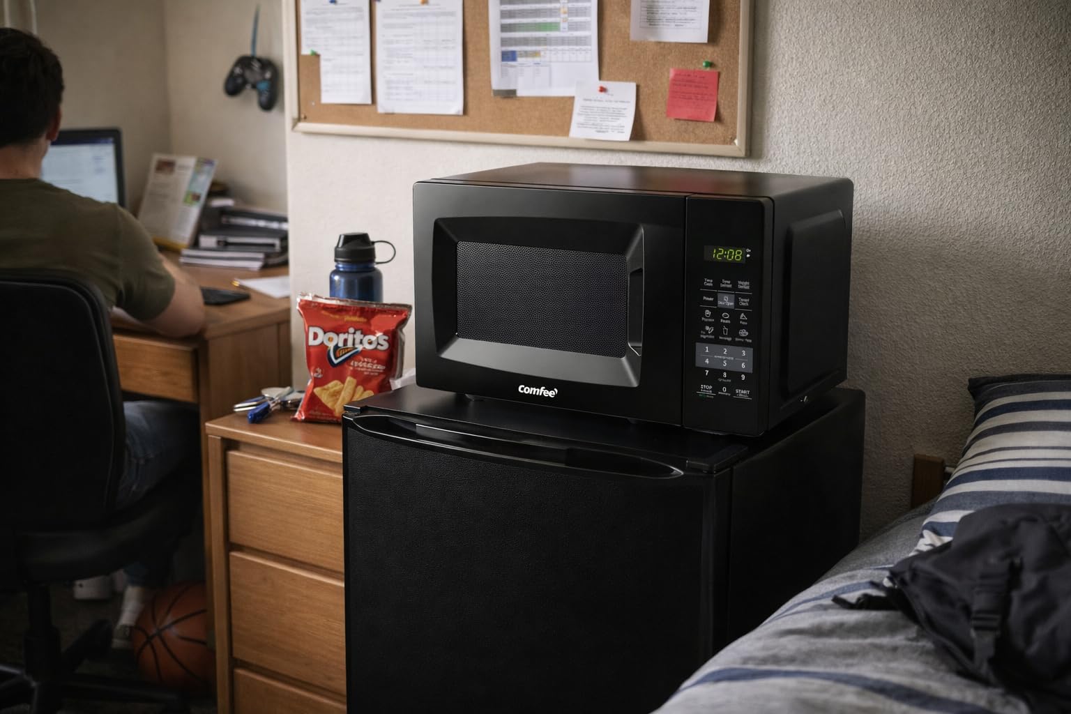 COMFEE' EM720CPL-PMB Countertop Microwave Oven with Sound On/Off, ECO Mode and Easy One-Touch Buttons, 0.7cu.ft, 700W, Black - Customer Photo 1