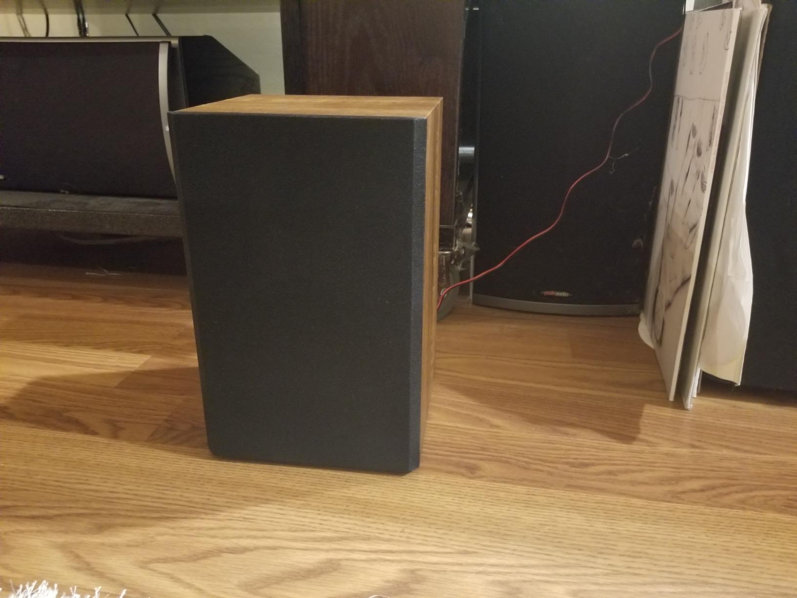 1 BY ONE Bluetooth Turntable HiFi System with 36 Watt Bookshelf Speakers, Patend Designed Vinyl Record Player with Magnetic Cartridge, Wireless Playback and Auto Off - Customer Photo 2