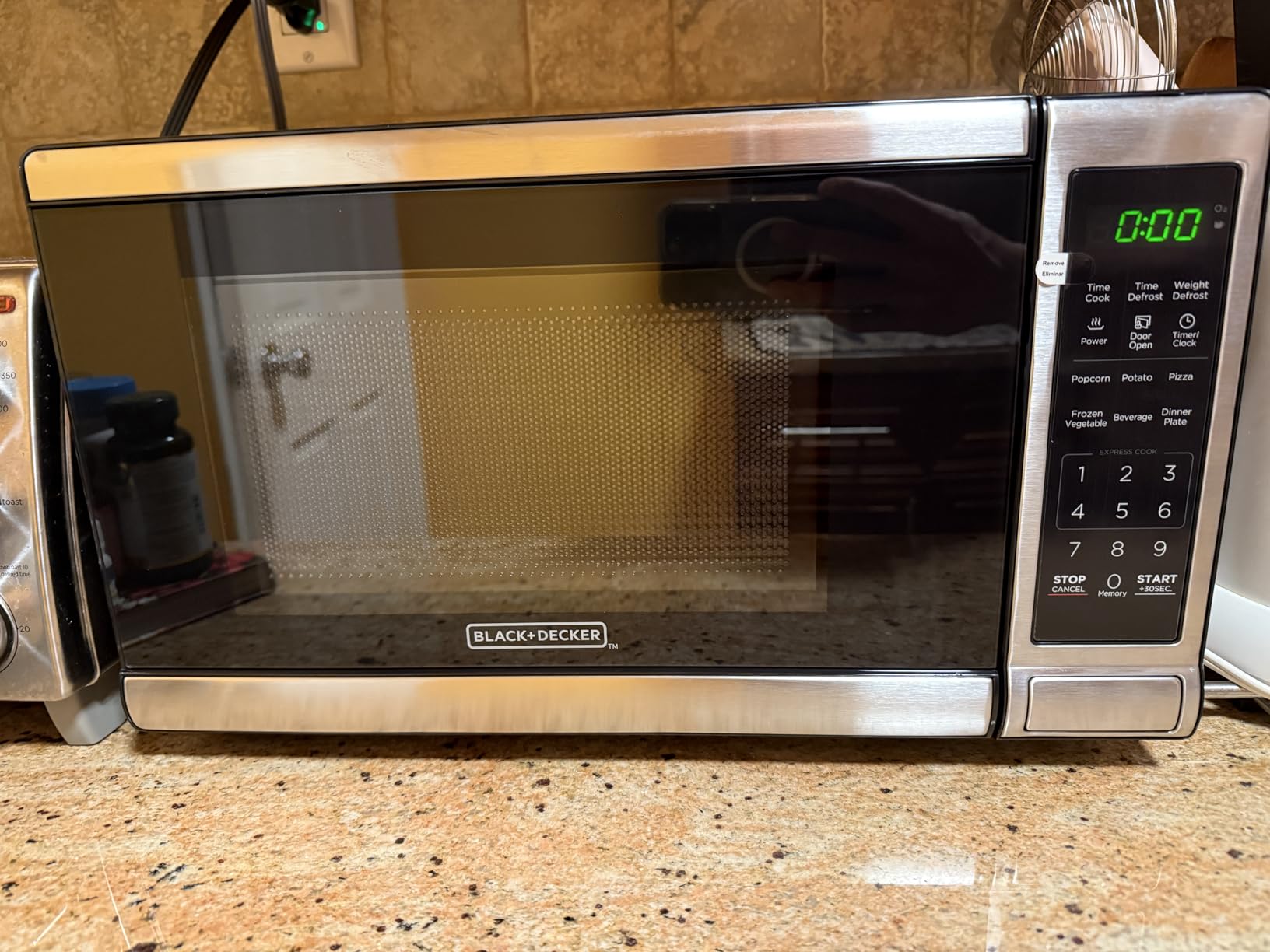 BLACK+DECKER EM720CB7 Digital Microwave Oven with Turntable Push-Button Door, Child Safety Lock, 700W, Stainless Steel, 0.7 Cu.ft - Customer Photo 1