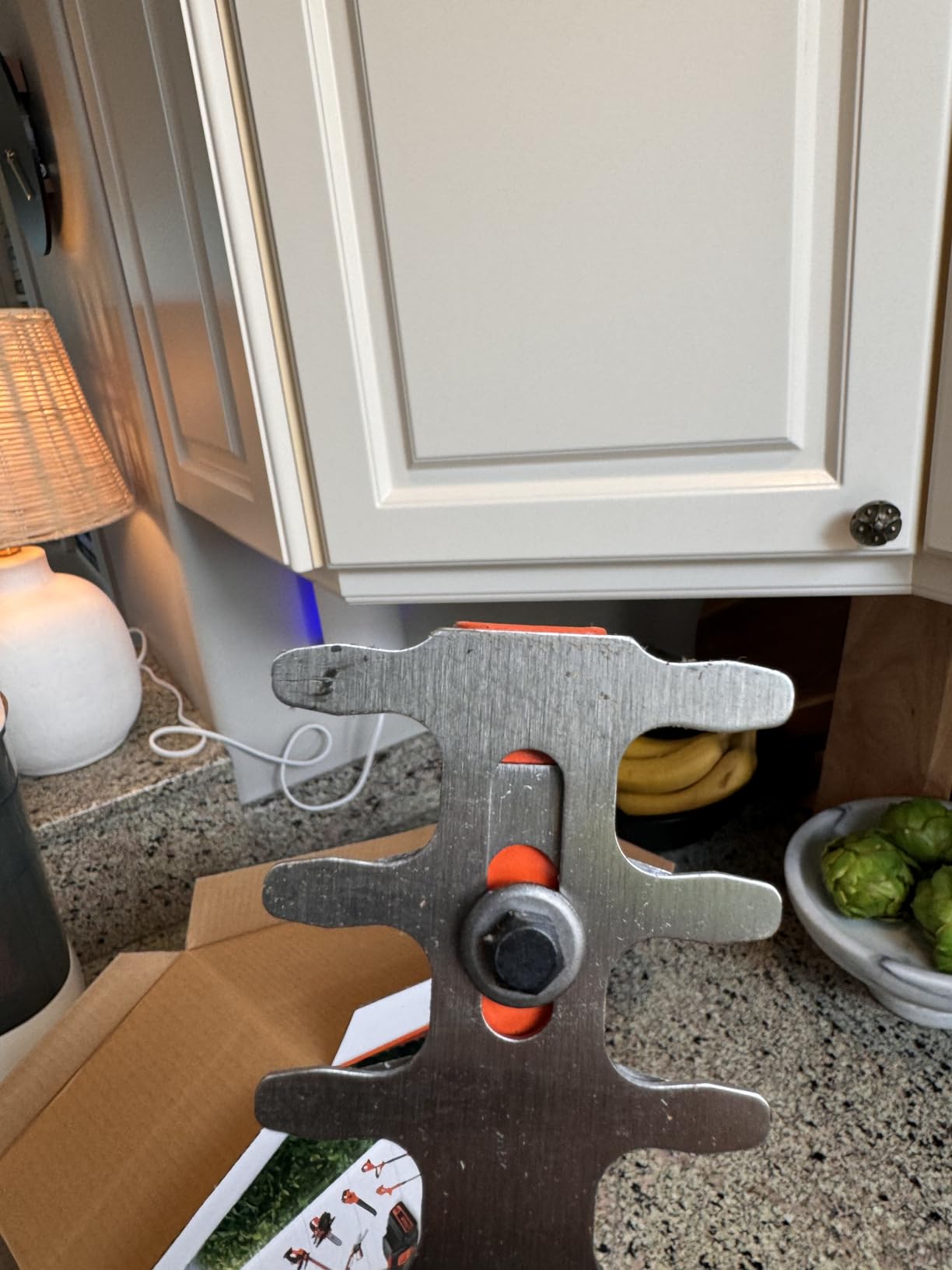 BLACK+DECKER 20V MAX Hedge Trimmer Cordless, 18 inch, Battery and Charger Included, Light Weight Reduced Vibration Bush Trimmer Hedger (LHT218C1) - Customer Photo 2