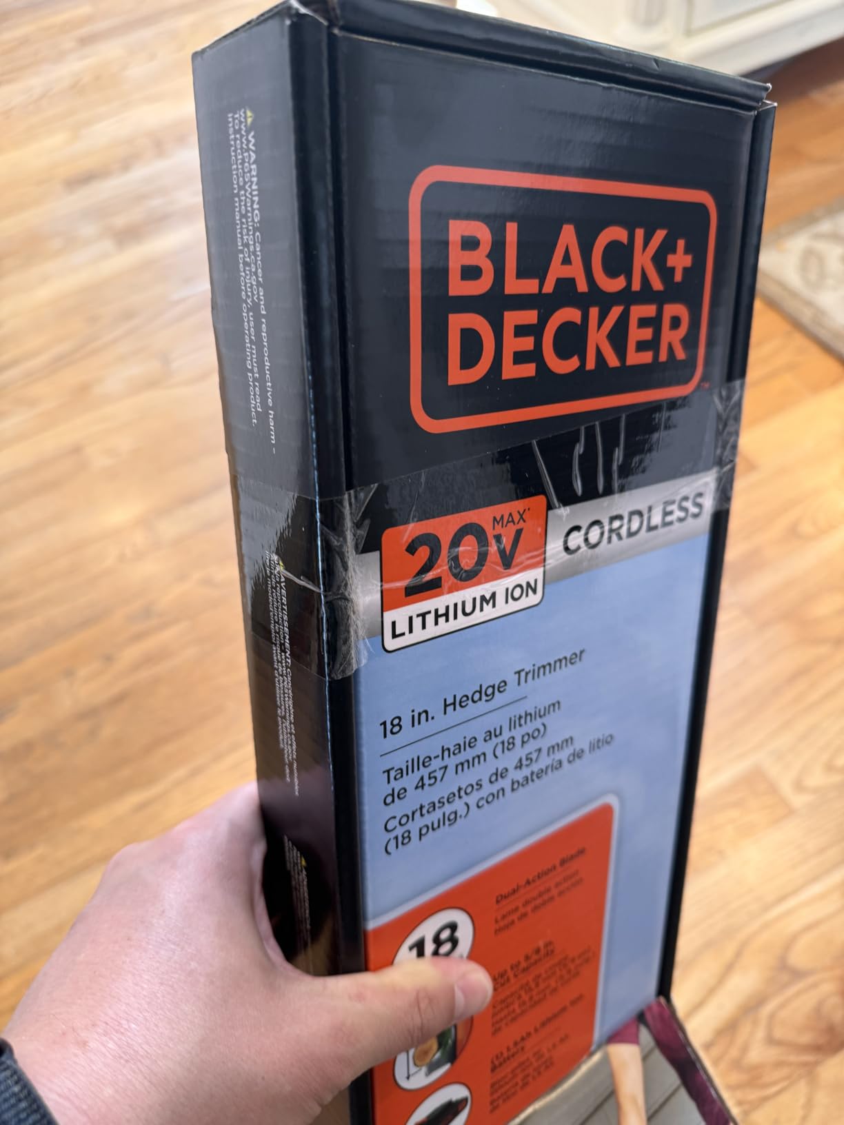 BLACK+DECKER 20V MAX Hedge Trimmer Cordless, 18 inch, Battery and Charger Included, Light Weight Reduced Vibration Bush Trimmer Hedger (LHT218C1) - Customer Photo 4