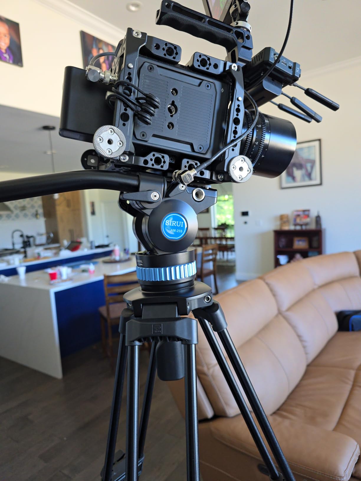 SIRUI AM-25S Video Tripod, 74.8 inch Professional Heavy Duty Tripod with Adjustable Damping Fluid Head for Camcorder, Cameras, DSLR, 360 degree Pan and +90/-75 degree Tilt, Quick Release Plate, Max Load 22.0lb - Customer Photo 2