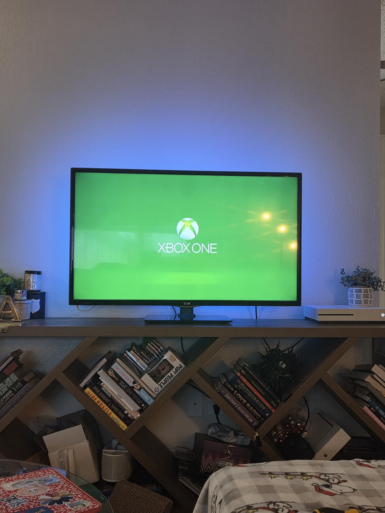 PERLESMITH Universal Swivel TV Stand for 24-60 inch TVs up to 99 lbs, 12 Height Adjustable Table Top TV Stand, TV Base Stand with Tempered Glass Base, Max VESA 400x400mm, PSTVS33 - Customer Photo 1