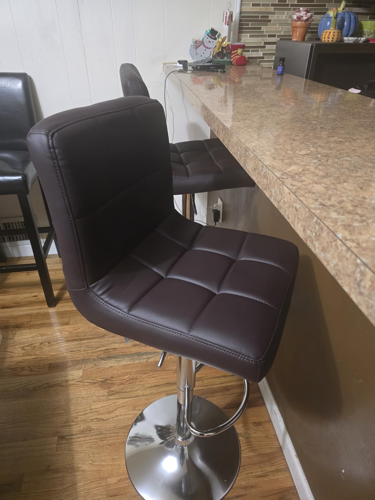 Yaheetech Bar Stools Set of 2, Adjustable PU Leather Swivel Barstools, Modern Counter Stools with Back and Footrest, Counter Height Barstools for Bar, Kitchen, Dining Room, Black - Customer Photo 2