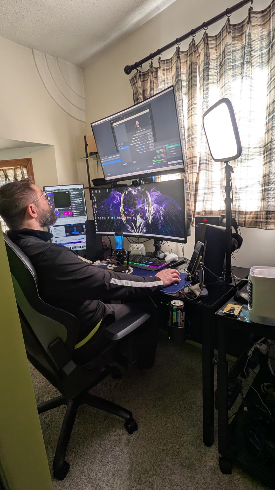 Elgato Key Light - Professional 2800 lumens Studio Light with Desk clamp for Streaming, Recording and Video Conferencing, Temperature and Brightness app-Adjustable on Mac, PC, iOS, Android customer photo 2