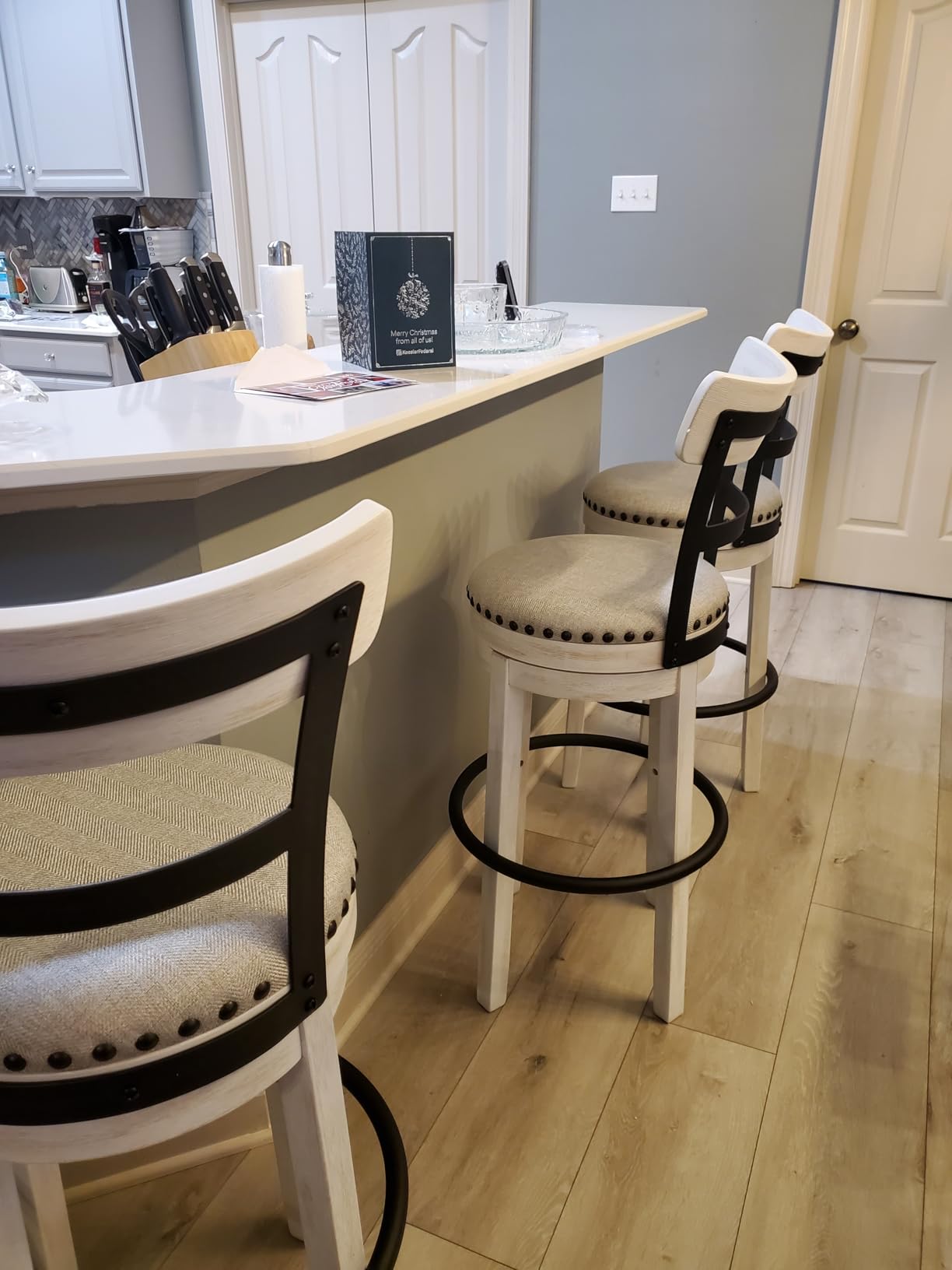 Signature Design by Ashley Valebeck Rustic Farmhouse Swivel Bar Stool – 24.5″ Counter Height, 360° Swivel Metal & Wood Frame, Polyester Upholstery – Brown - Customer Photo 1