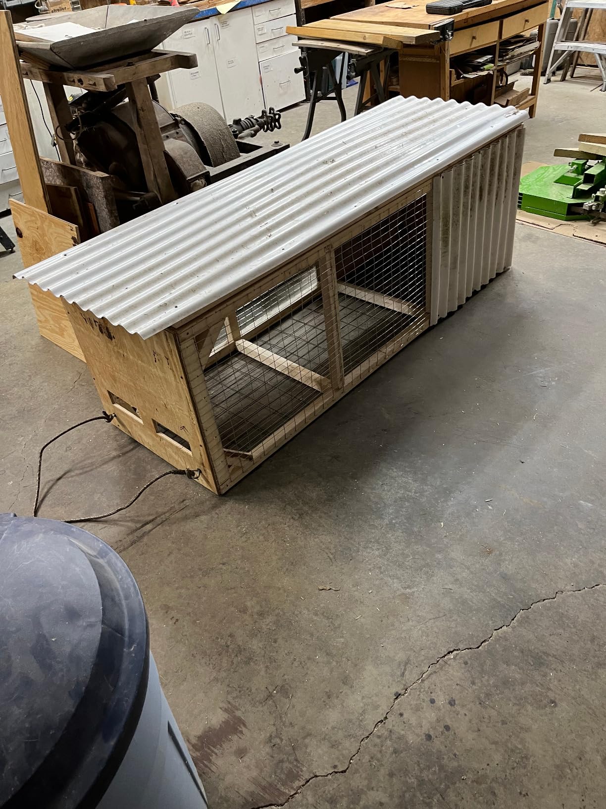 Metabo HPT Narrow Crown Stapler, Pro-Preferred Pneumatic Power Nailers, Finish Stapler for Furniture & Cabinetry, Lightweight Trim Tool, Ergonomic Design, 18 Gauge, 1/2