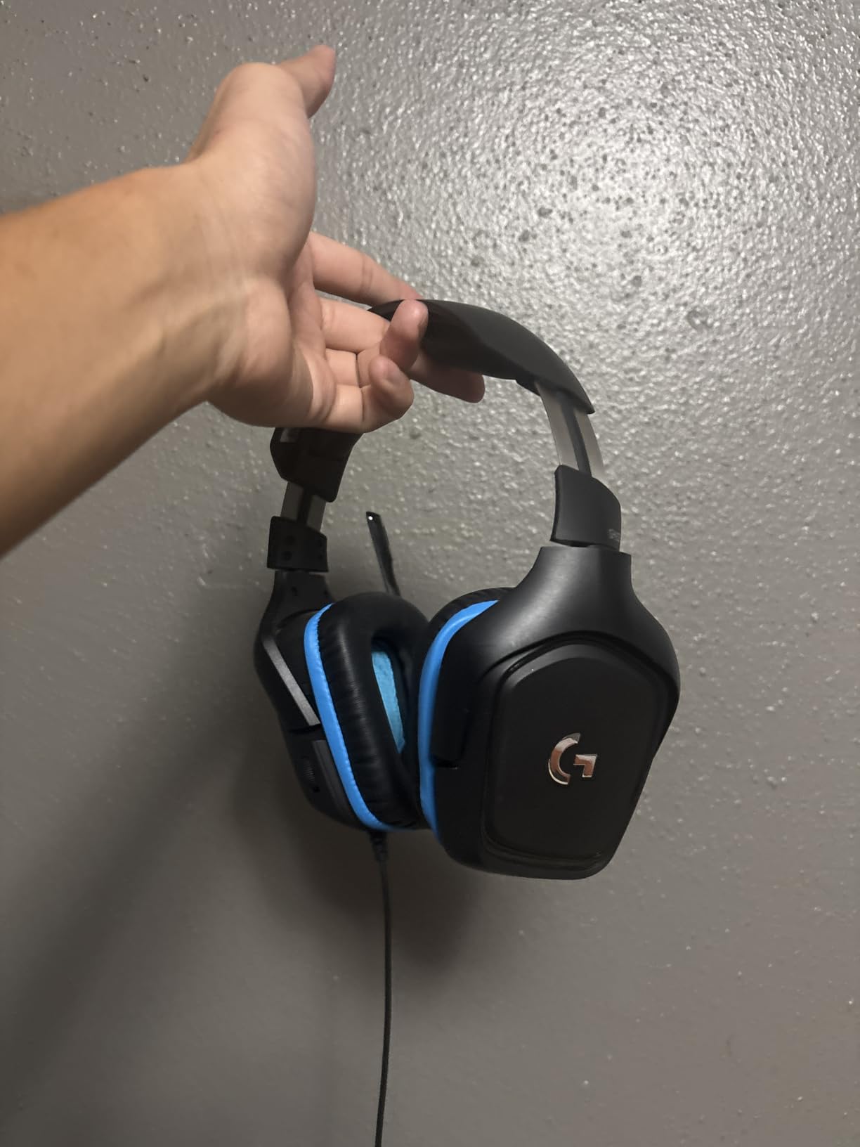 Logitech G432 Wired Gaming Headset, 7.1 Surround Sound, DTS Headphone:X 2.0, Flip-to-Mute Mic, PC (Leatherette) Black/Blue - Customer Photo 2