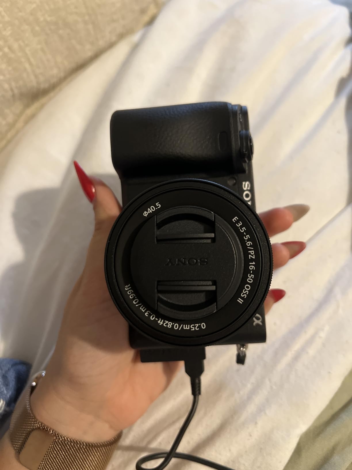 Sony Alpha a6400 Mirrorless Camera: Compact APS-C Interchangeable Lens Digital Camera with Real-Time Eye Auto Focus, 4K Video, Flip Screen & 16-50mm Lens - E Mount Compatible - ILCE-6400L/B, Black - Customer Photo 2