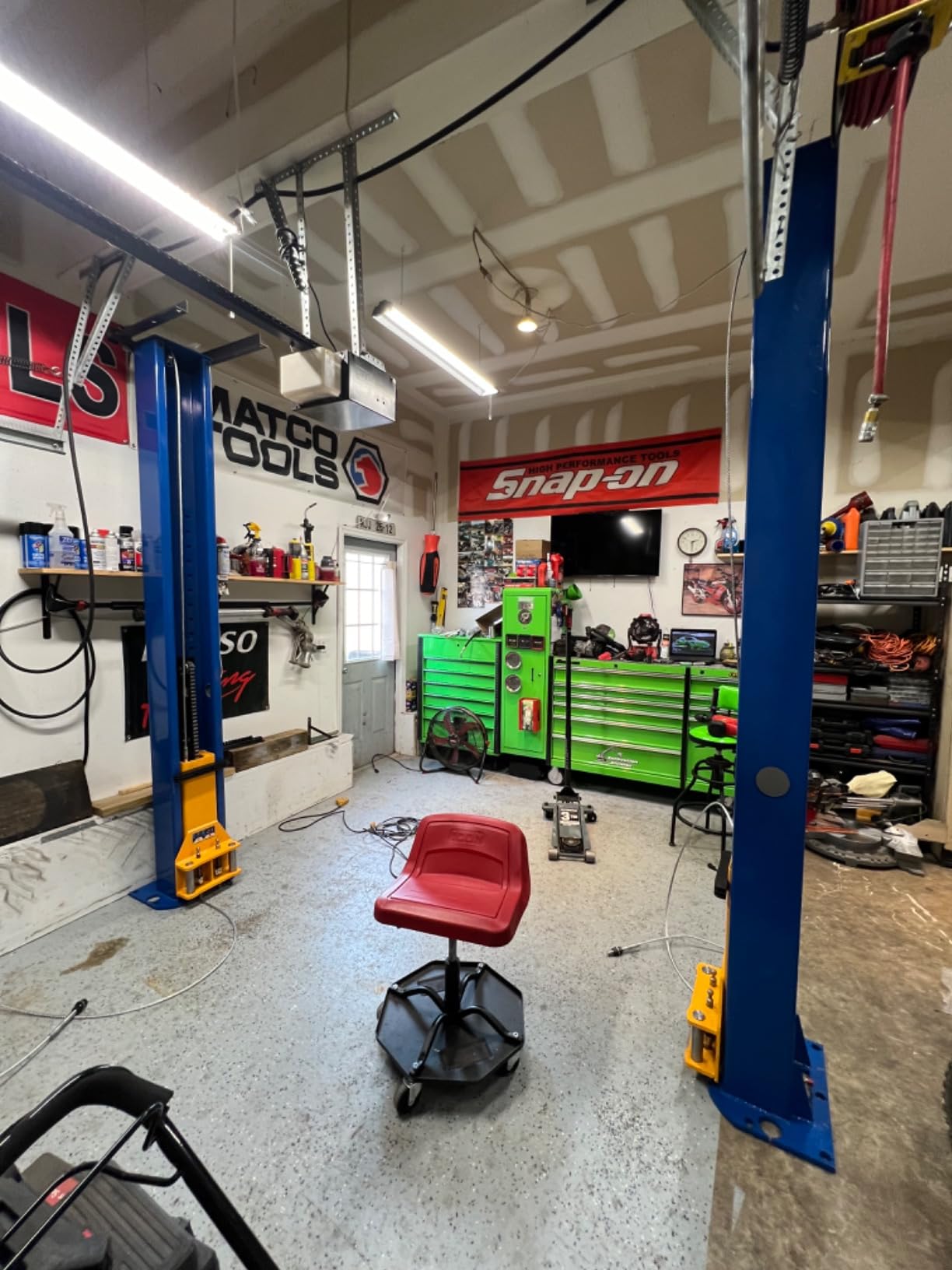 XK L2900 220V Car Lift 9,000 LB 2 Post Lift Car Auto Truck Hoist with 36 Months Parts Replacement - Customer Photo 1