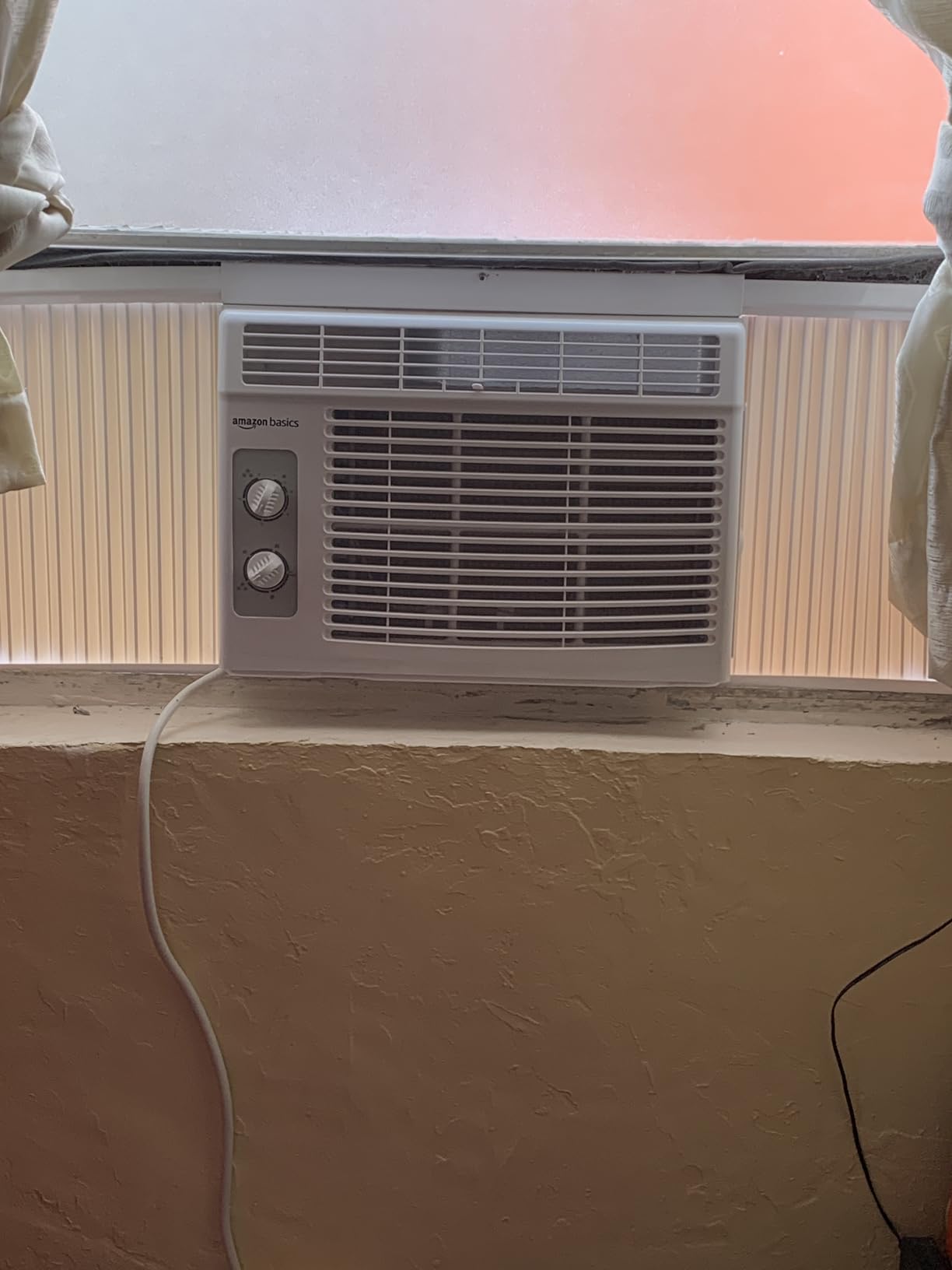 Amazon Basics 5000-BTU Window Air Conditioner with Quiet Operation, Up to 150 Sqf, Cool and Fan Functions, Washable Filter, Adjustable Window Kit, Intuitive Mechanical Controls, for Small Room, White customer photo 2