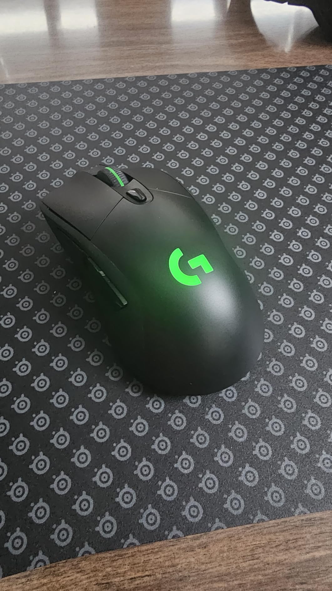 Logitech G703 Lightspeed Wireless Gaming Mouse W/Hero 25K Sensor, PowerPlay Compatible, Lightsync RGB, Lightweight 95G+10G Optional, 100-25, 600 DPI, Rubber Side Grips - Black - Customer Photo 1