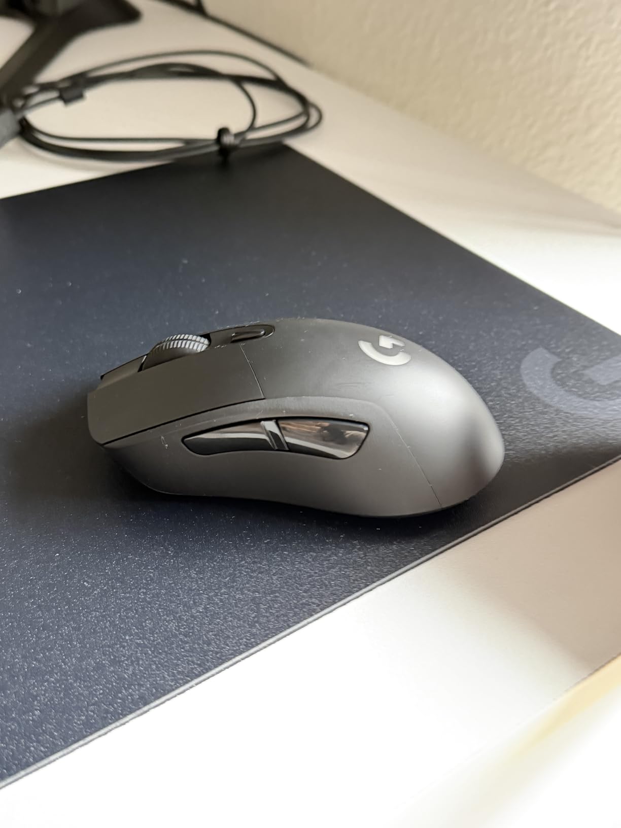 Logitech G703 Lightspeed Wireless Gaming Mouse W/Hero 25K Sensor, PowerPlay Compatible, Lightsync RGB, Lightweight 95G+10G Optional, 100-25, 600 DPI, Rubber Side Grips - Black - Customer Photo 2