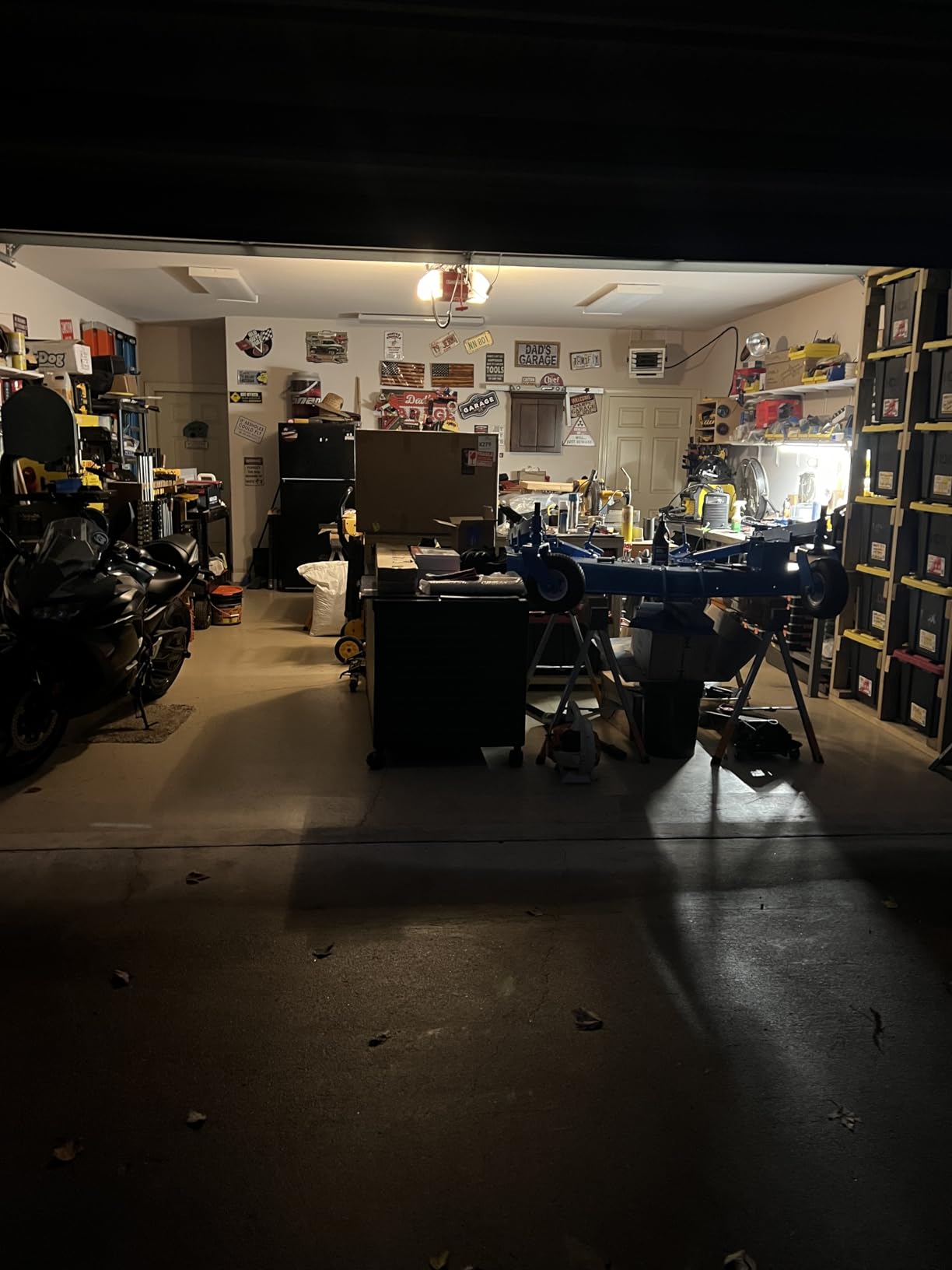 Barrina LED Shop Light, 4FT 40W 5500LM 5000K Daylight White, V Shape, Clear Cover, Linkable with Plug, T8 LED Tube Lights, ETL Listed, 10 Packs - Customer Photo 1