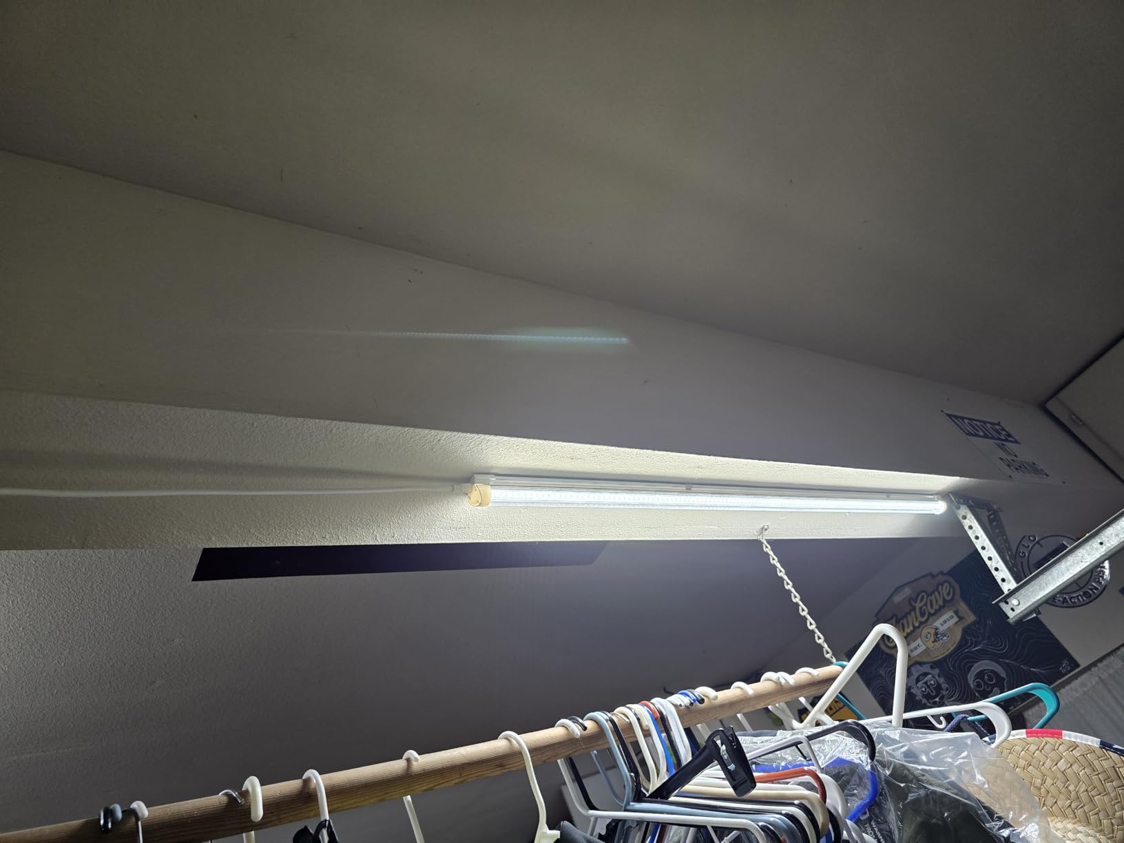 Barrina LED Shop Light, 4FT 40W 5500LM 5000K Daylight White, V Shape, Clear Cover, Linkable with Plug, T8 LED Tube Lights, ETL Listed, 10 Packs - Customer Photo 4