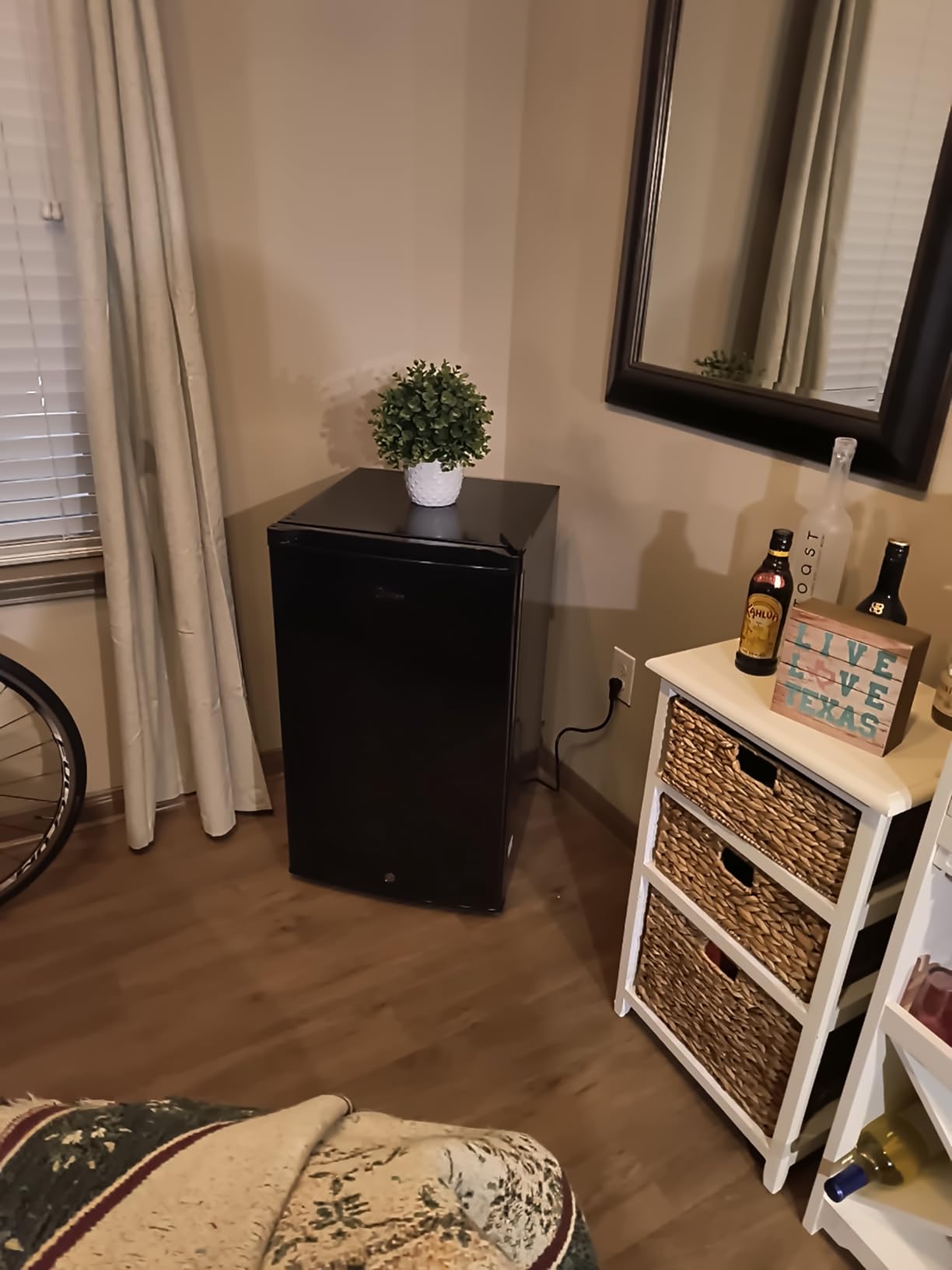 Midea MRU03M2ABB Upright Freezer, 3.0 Cubic Feet Mini Freezer, For Kitchen Apartment Office Basement or Dormitory, Black - Customer Photo 1