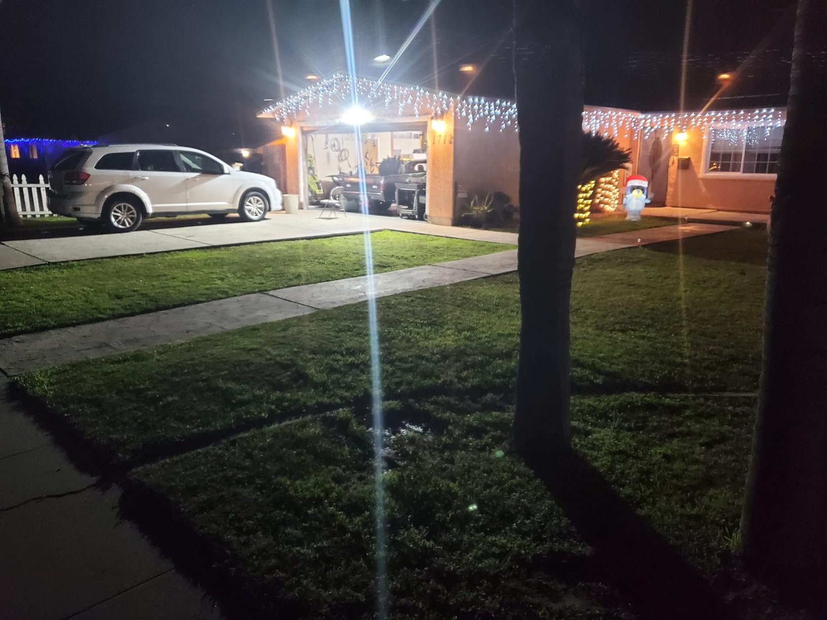 Onforu 75W Flood Lights Outdoor, 7000LM Brightness Security Lights Switch Controlled, 3 Adjustable Heads, IP65 Waterproof, 6500K Wall Mount Exterior LED Flood Light - Customer Photo 1