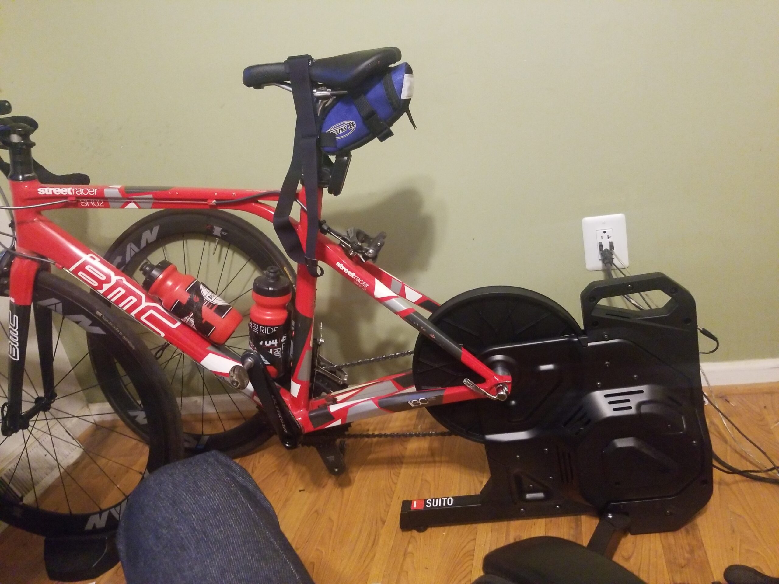 Elite SUITO Smart Trainer Interactive Trainer, Direct Drive, Powerful and Quiet Indoor Cycling Trainer - Customer Photo 1