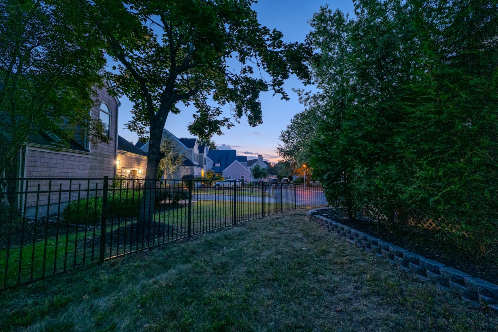 Sigma 213965 14-24mm F2.8 DG DN Art for Sony E Mount, Black - Customer Photo 2