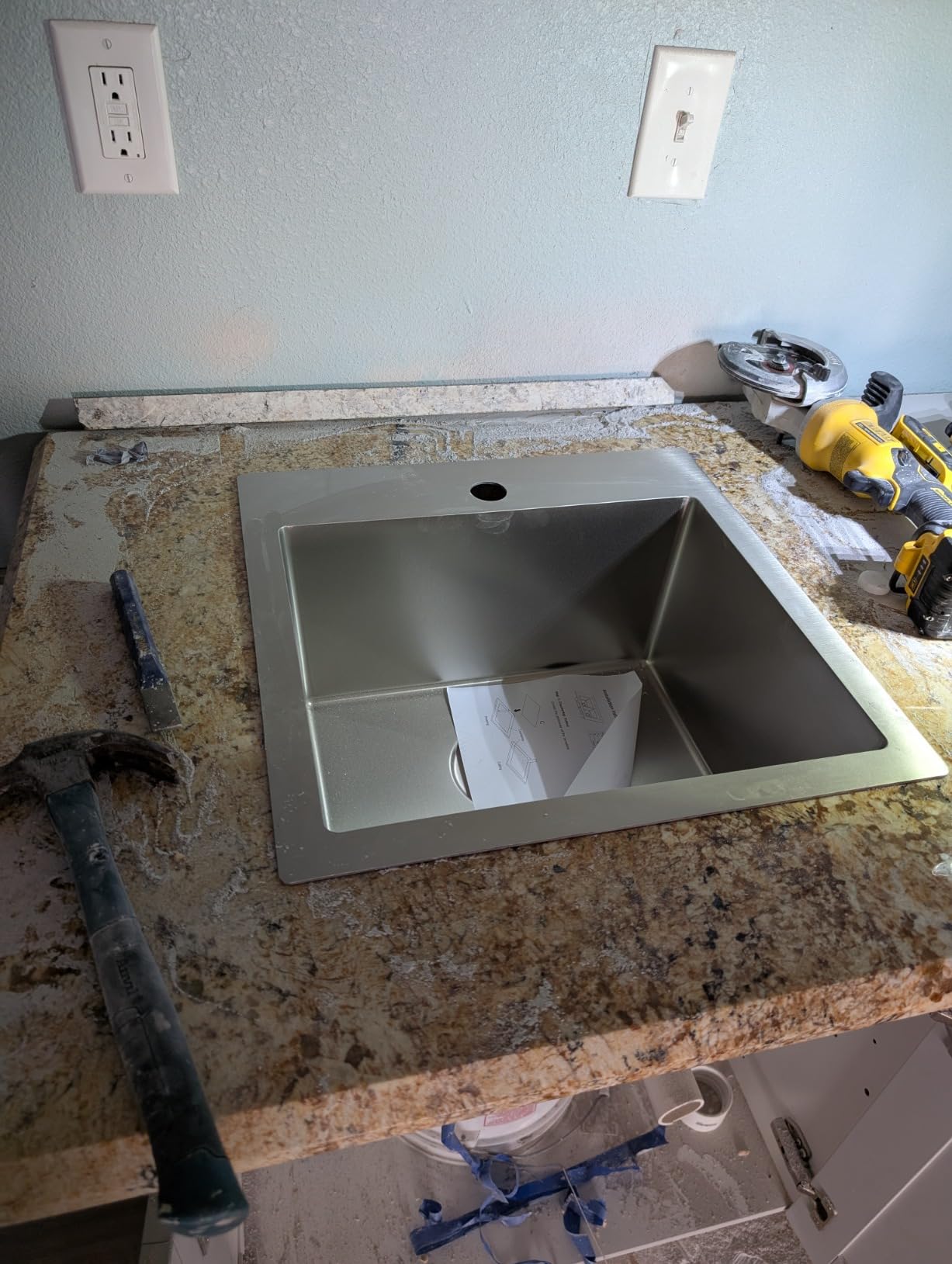 DEWALT ATOMIC 20V MAX* Circular Saw, 4-1/2-Inch, Tool Only (DCS571B) - Customer Photo 1