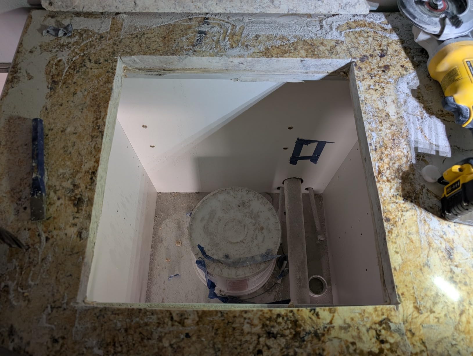 DEWALT ATOMIC 20V MAX* Circular Saw, 4-1/2-Inch, Tool Only (DCS571B) - Customer Photo 2