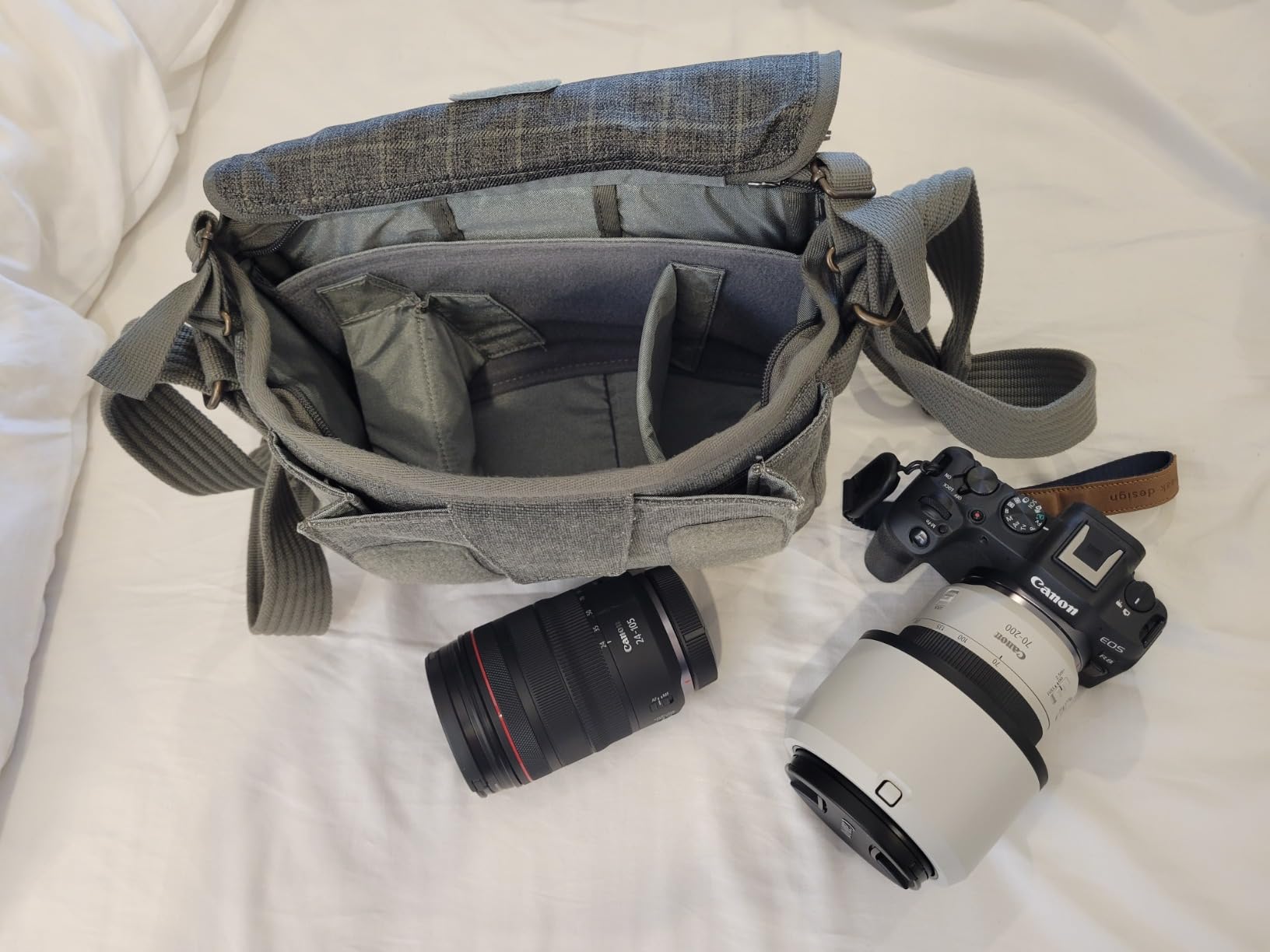 Think Tank Retrospective 20 V2.0 Canvas Shoulder Bag for Mirrorless or Standard DSLR Cameras and Photo Accessories - Black - X-Large - Customer Photo 1