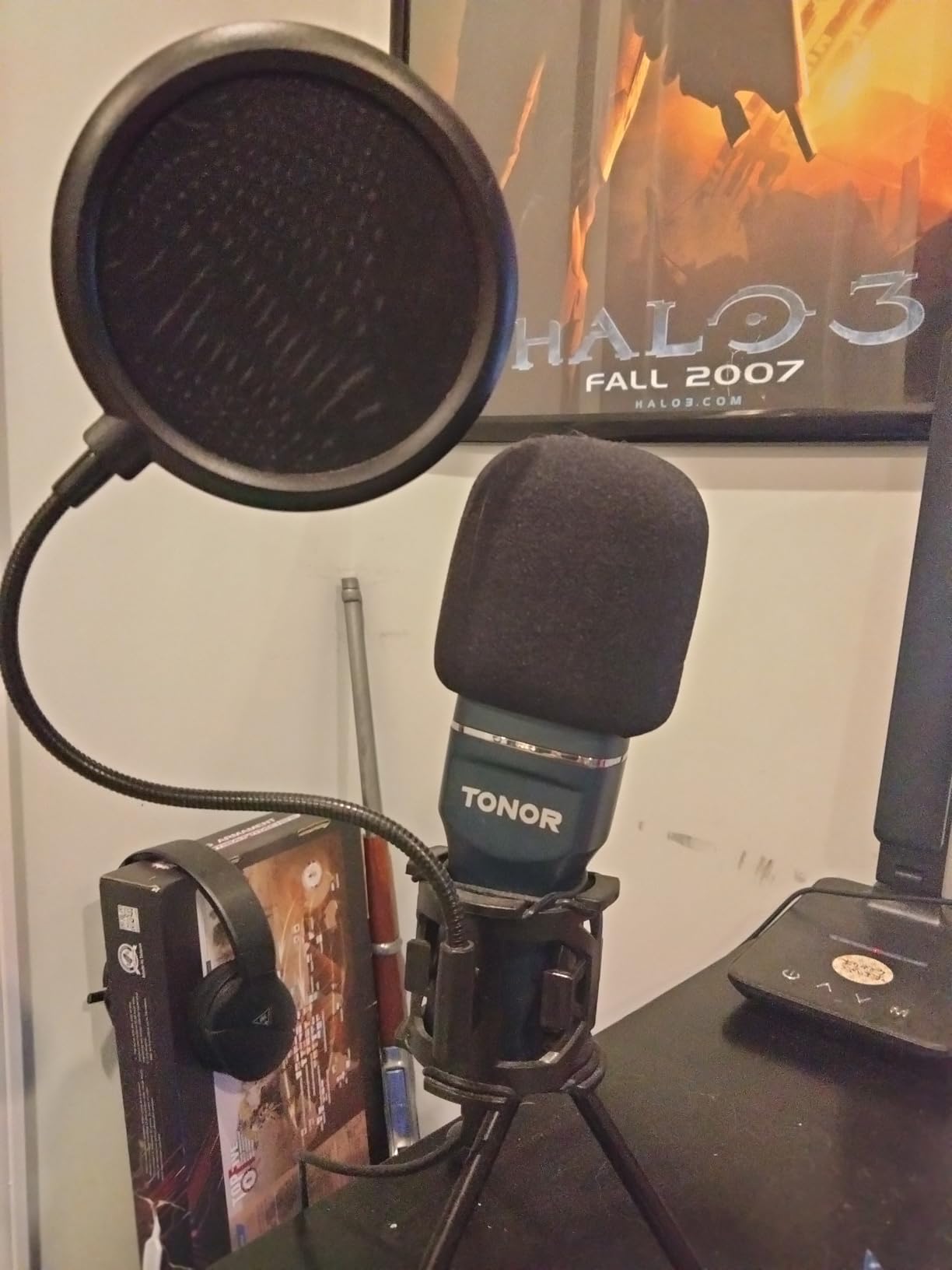 TONOR TC-777 Podcast Microphone, USB Computer Microphone, Cardioid Condenser PC Mic with Tripod Stand and Pop Filter for Podcasting, Streaming, Vocal Recording, Compatible with PC & Laptop, PS4/5 - Customer Photo 2