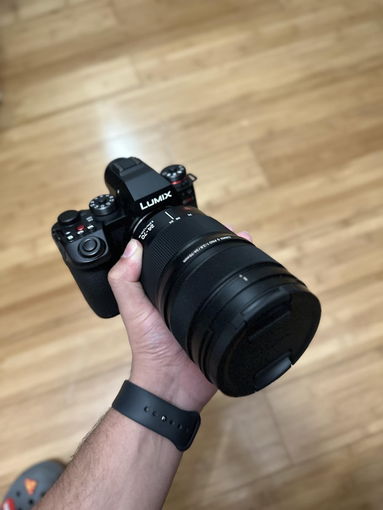 Panasonic Lumix S Pro 24-70mm F2.8 L-Mount Interchangeable Lens for Lumix S Series Full-Frame Digital Cameras - S-E2470 (USA) customer photo 1