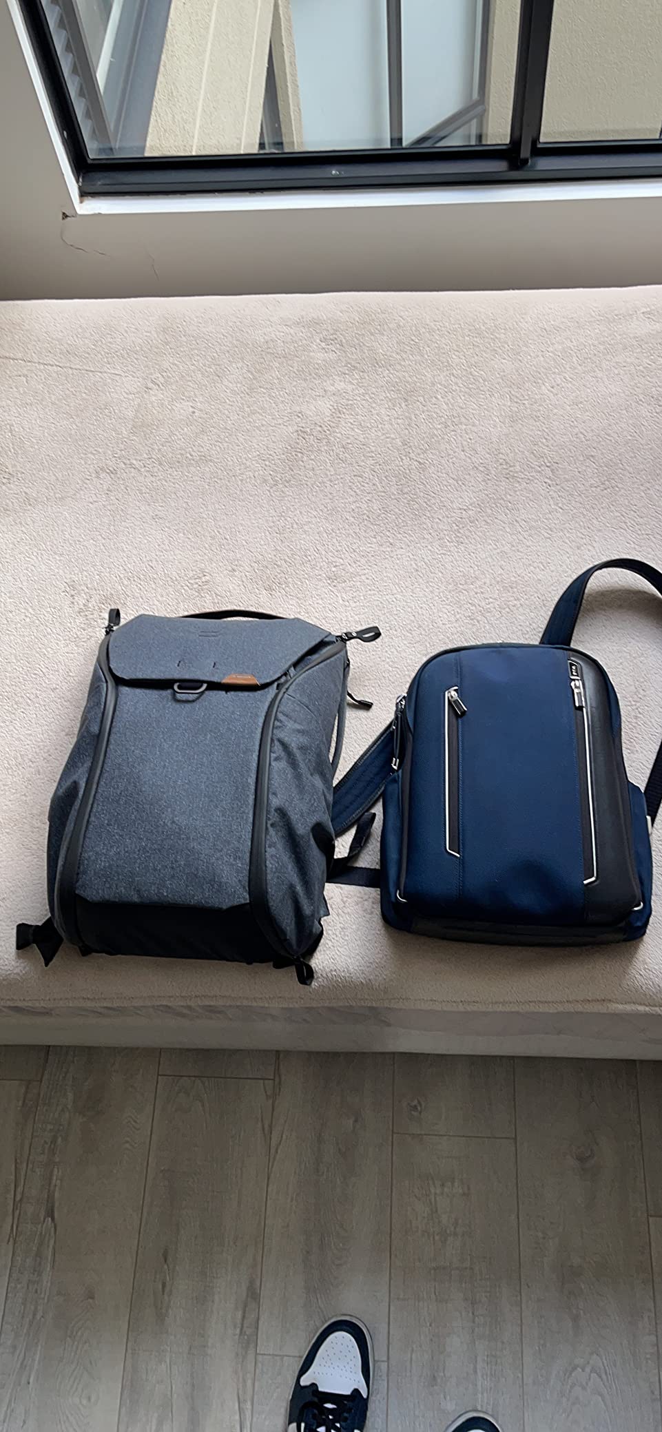 Peak Design Everyday Backpack 30L, Charcoal, MagLatch Top, Dual Side Access, FlexFold Dividers, Fits 15