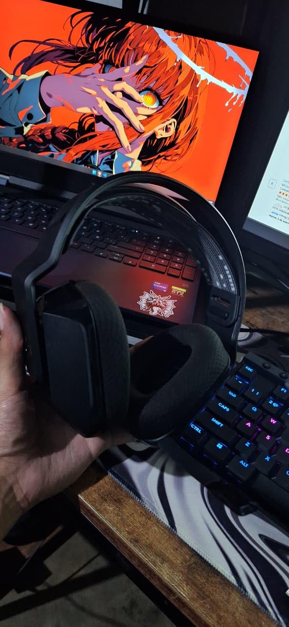 Logitech G733 Lightspeed Wireless Gaming Headset, Suspension Headband, Lightsync RGB, Blue VO!CE Mic, PRO-G Audio – Black, Gaming Headset Wireless, PC, PS5, PS4, Switch Compatible - Customer Photo 2