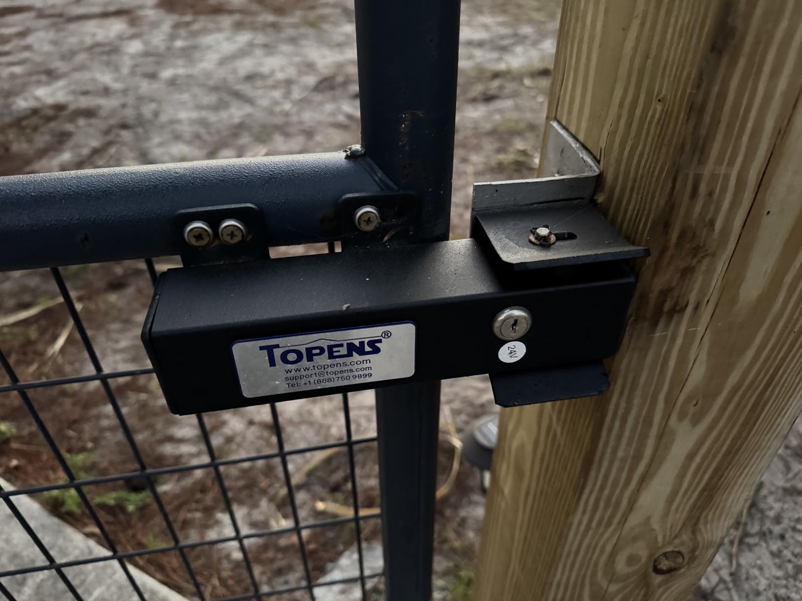 TOPENS A5S Automatic Solar Gate Opener for Medium Duty Single Swing Gates Up to 16ft, Single Swing Gate Operator Battery Powered with Remote Control Kit Gate Motor Solar Panel Included - Customer Photo 2