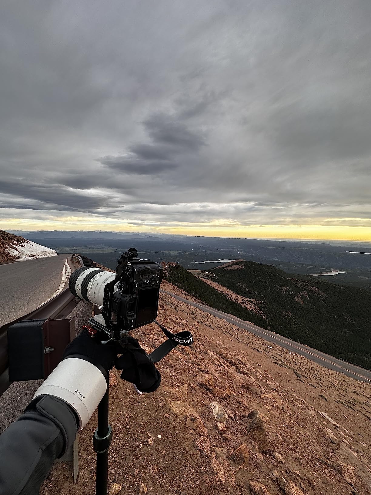 3 Legged Thing Leo 2.0 Carbon Fibre Tripod System & AirHed Pro Lever - Earth Bronze/Ocean Blue (LEOKIT2) customer photo 2
