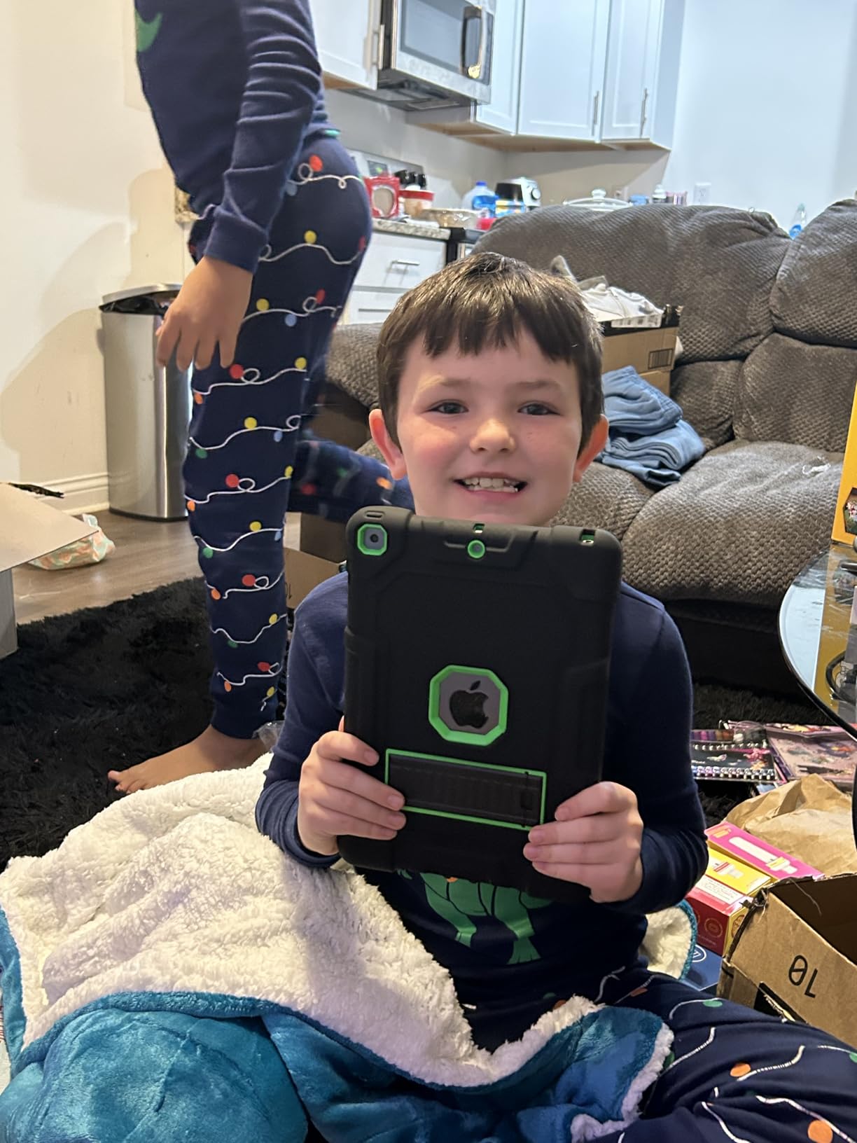 Apple iPad, 10.2-Inch, Wi-Fi, 32GB, Space Gray (Renewed) customer photo 2