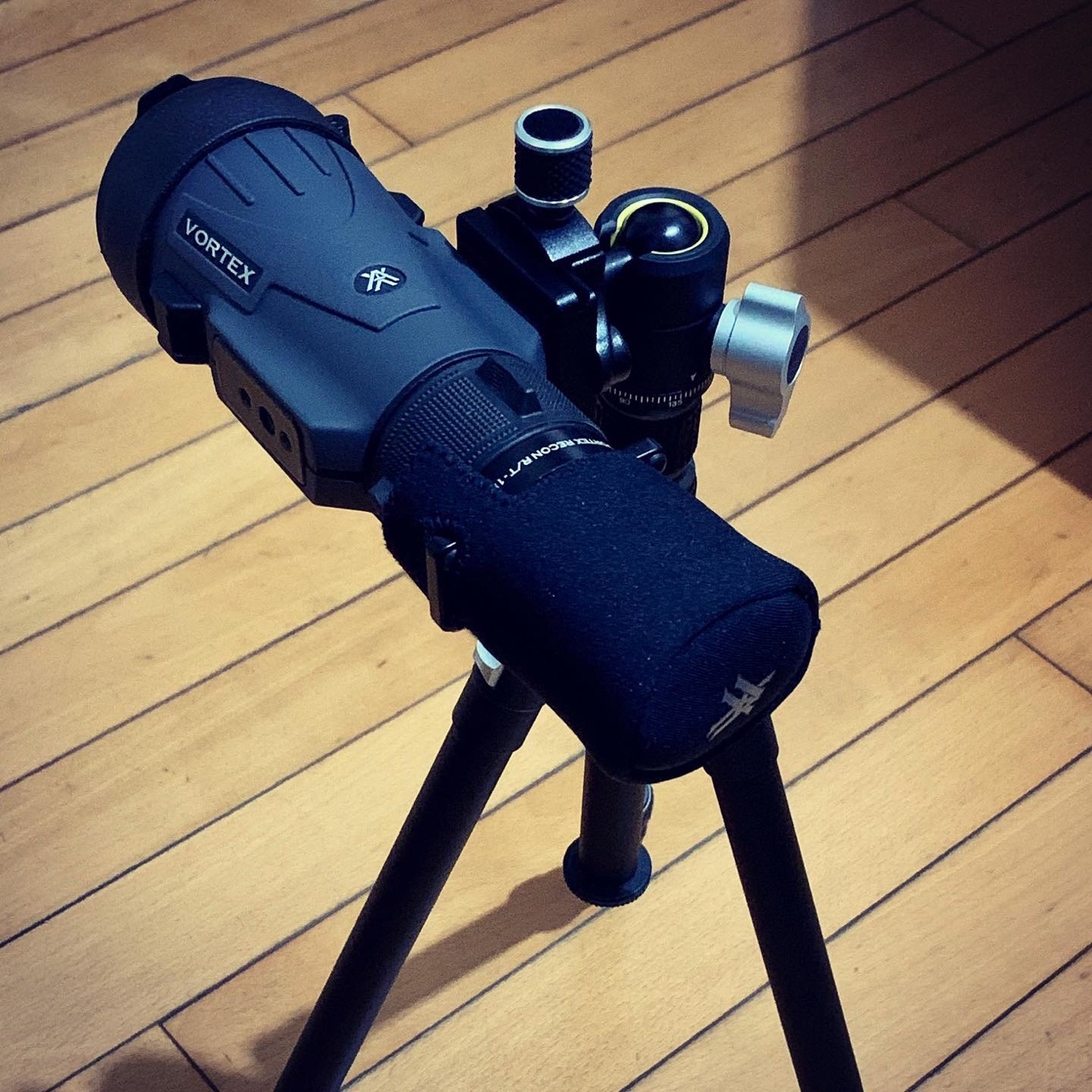 Vanguard Vesta TB204ABS Ultra Compact Aluminum Travel Tripod with Ball Head - Customer Photo 1