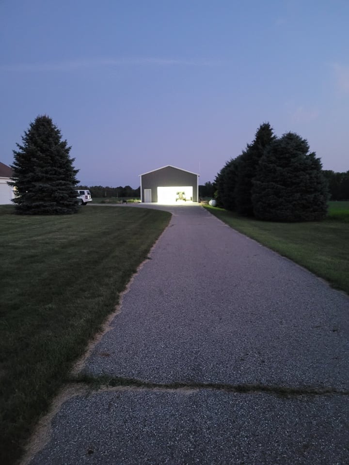 Henwsi 8FT LED Shop Light Fixture, White 10 Pack T8 Integrated Tube Lights, 72W 9500LM 6500K High Output Clear Cover, V Shape 270 Degree Lighting for Garage Warehouse, Upgraded Lights Plug and Play - Customer Photo 5