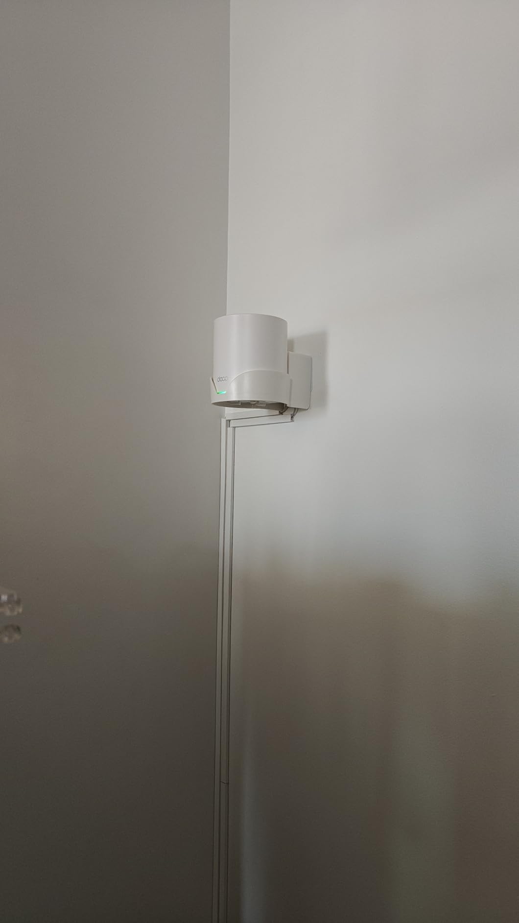 TP-Link Deco S4 Mesh AC1900 WiFi System - Up to 5,500 Sq.ft. Coverage, Replaces WiFi Router and Extender, Gigabit Ports, Works with Alexa, 3-Pack - Customer Photo 1