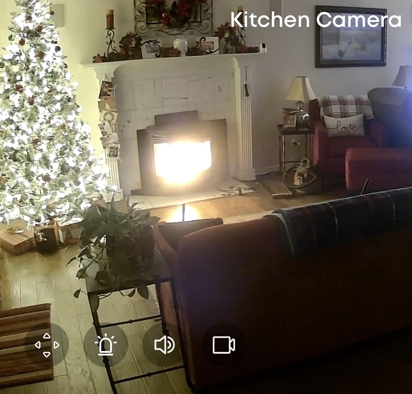 eufy Security Indoor Cam E220, Camera for home Security, Pan & Tilt, Dog/Pet Camera, 2K Wi-Fi Plug-in, Motion Tracking - Customer Photo 1