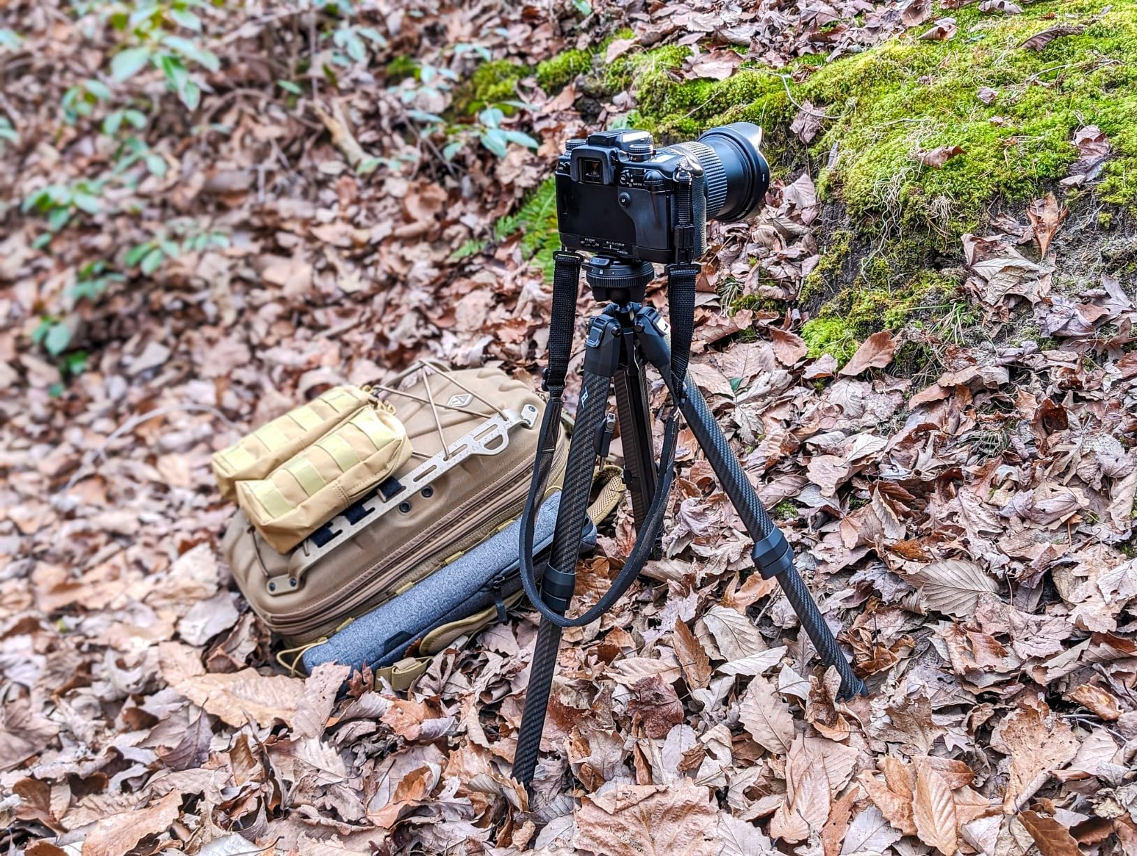 Peak Design Travel Tripod, Carbon Fiber, Compact Design, Quick Setup and Takedown, Pro-Level Stability, Ergonomic Ball Head, Compact and Portable Travel Tripod for Camera and Phone, 20 lb Capacity customer photo 1