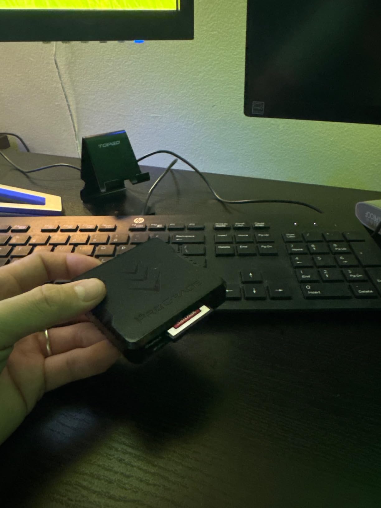 CFexpress Type B and SD UHS-II Dual-Slot Memory Card Reader by ProGrade Digital | USB 3.2 Gen 2 for Professional Filmmakers, Photographers & Content Creators customer photo 1