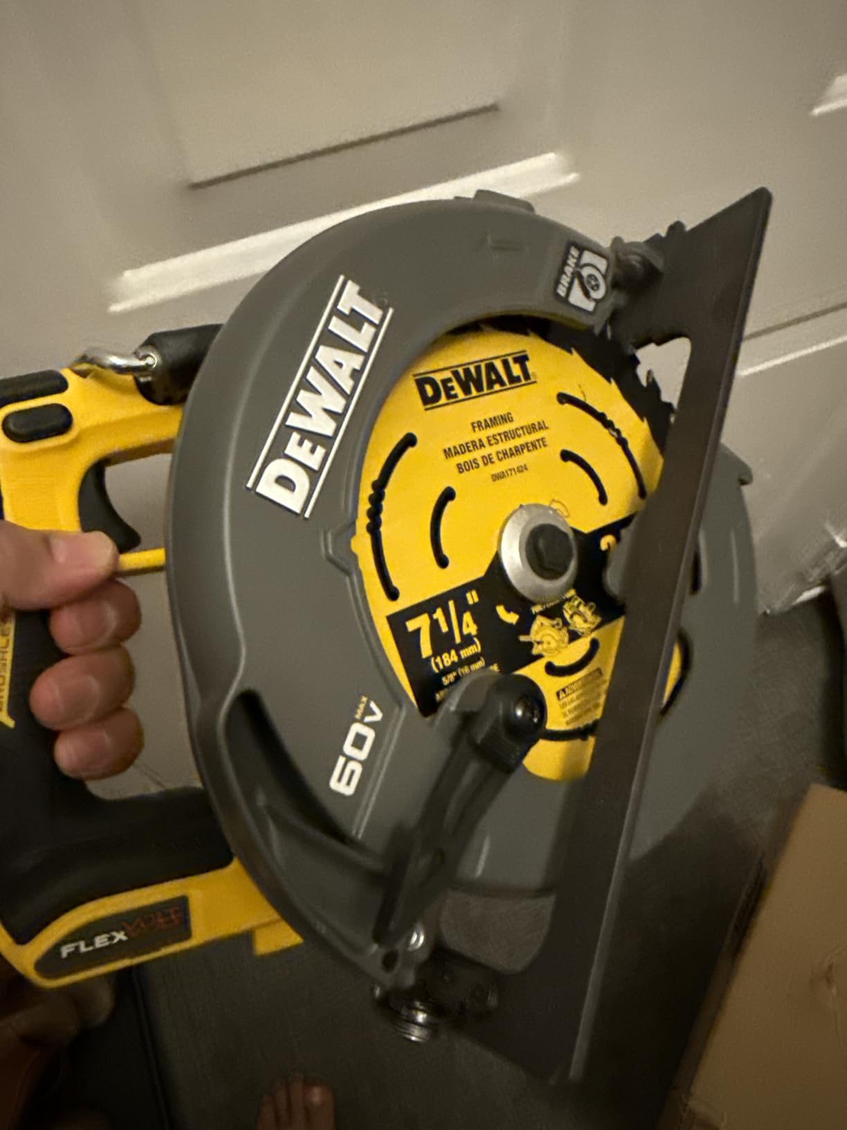 DEWALT FLEXVOLT 60V MAX* Circular Saw with Brake, 7-1/4-Inch, Tool Only (DCS578B) - Customer Photo 1