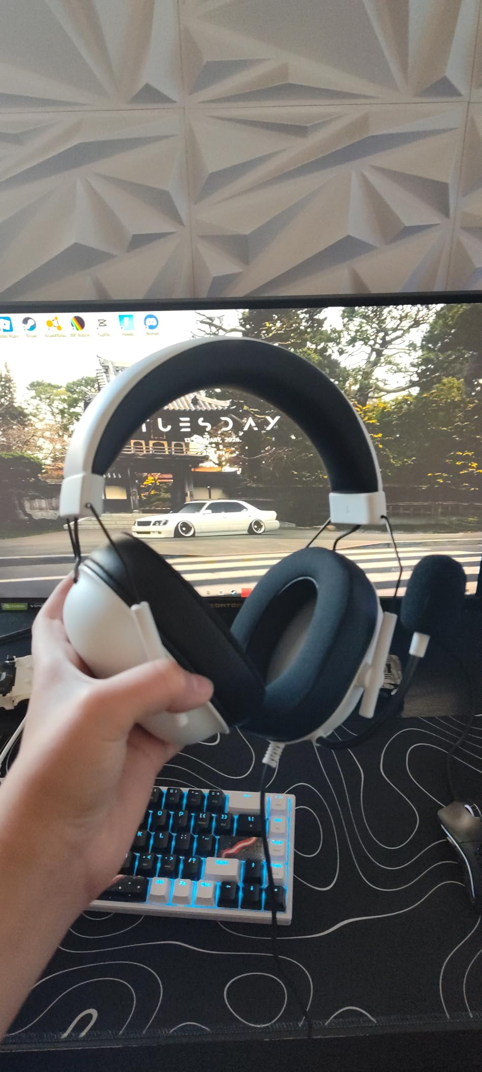 Razer BlackShark V2 X Gaming Headset: 7.1 Surround Sound - 50mm Drivers - Memory Foam Cushion - For PC, PS4, PS5, Switch - 3.5mm Audio Jack - Black - Customer Photo 2