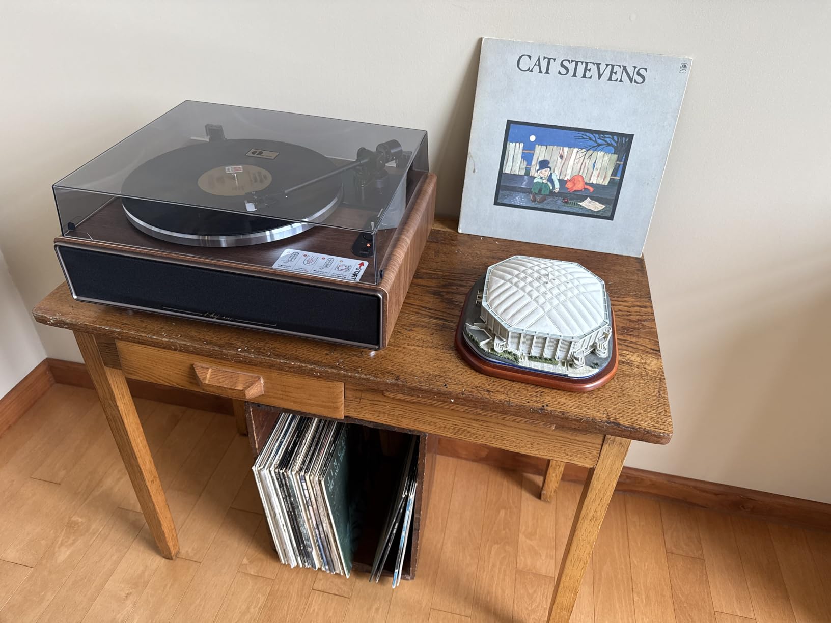 1 by ONE High Fidelity Belt Drive Turntable with Built-in Speakers, Vinyl Record Player with Magnetic Cartridge, Wireless Playback and Aux-in Functionality, Auto Off - Customer Photo 1