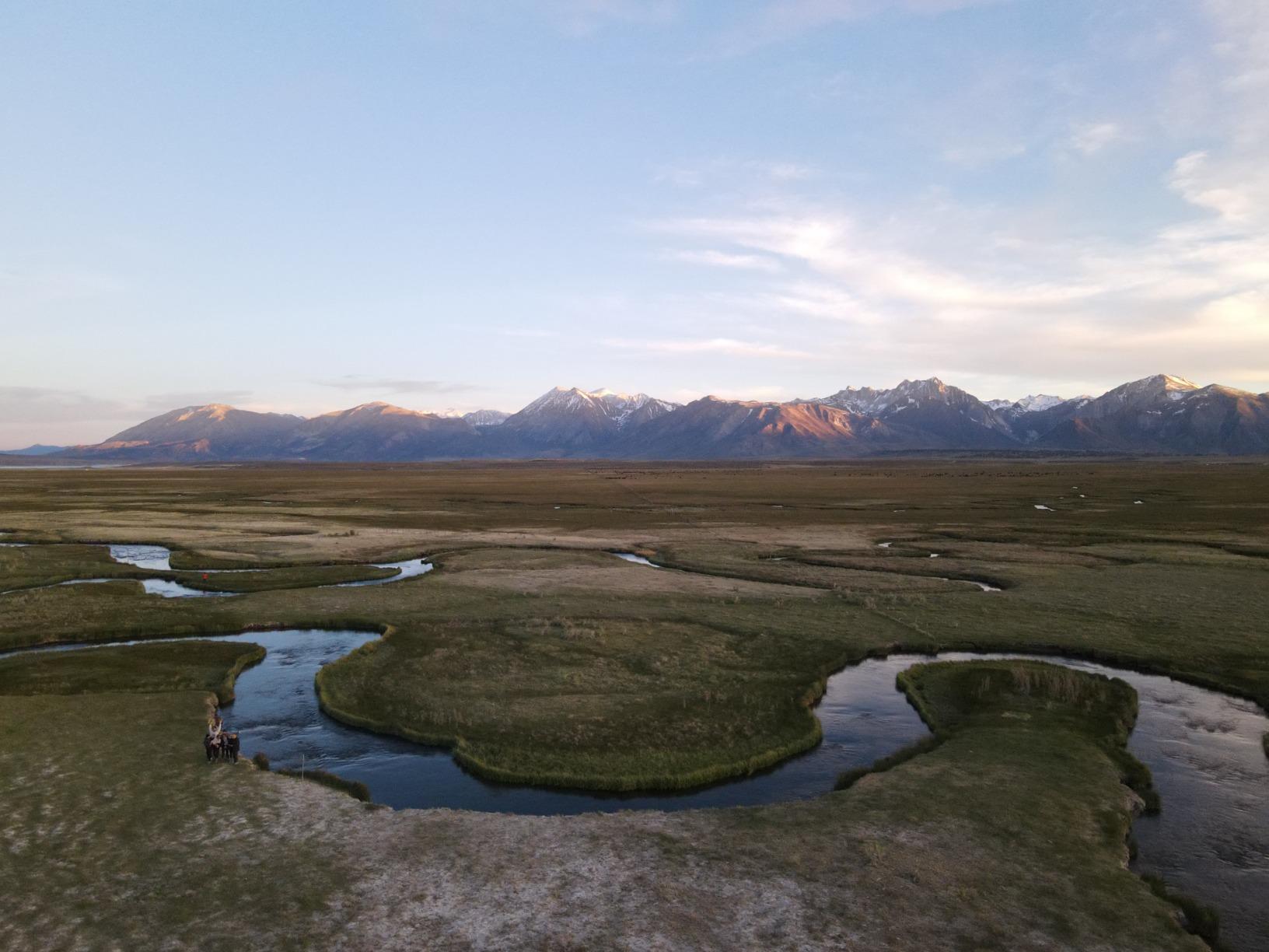 DJI Mavic Air 2 Fly More Combo - Drone Quadcopter UAV with 48MP Camera 4K Video 8K Hyperlapse 1/2