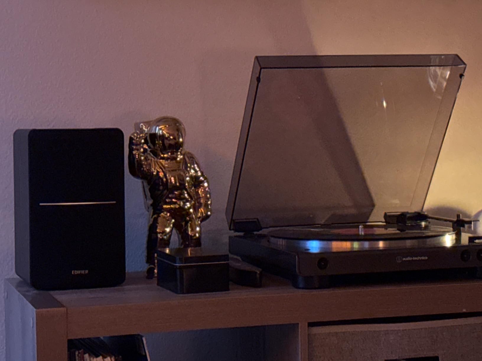 Edifier R1280DBs Active Bluetooth Bookshelf Speakers - Optical Input - 2.0 Wireless Studio Monitor Speaker - 42W RMS with Subwoofer Line Out - Wood Grain - Customer Photo 4