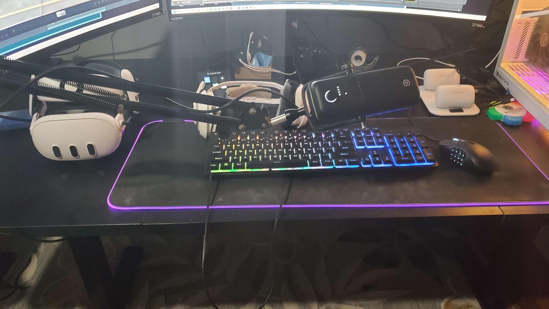 Elgato Wave:3 - Premium Studio Quality USB Condenser Microphone for Streaming, Podcast, Gaming and Home Office, Free Mixer Software, Sound Effect Plugins, Anti-Distortion, Plug 'n Play, for Mac, PC customer photo 2