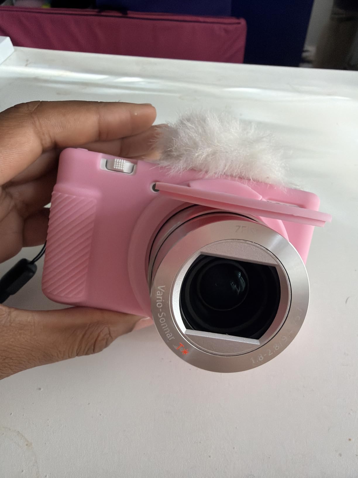 Sony ZV-1 Digital Camera for Content Creators, Vlogging and YouTube with Flip Screen, Built-in Microphone, 4K HDR Video, Touchscreen Display, Live Video Streaming, Webcam - Customer Photo 2