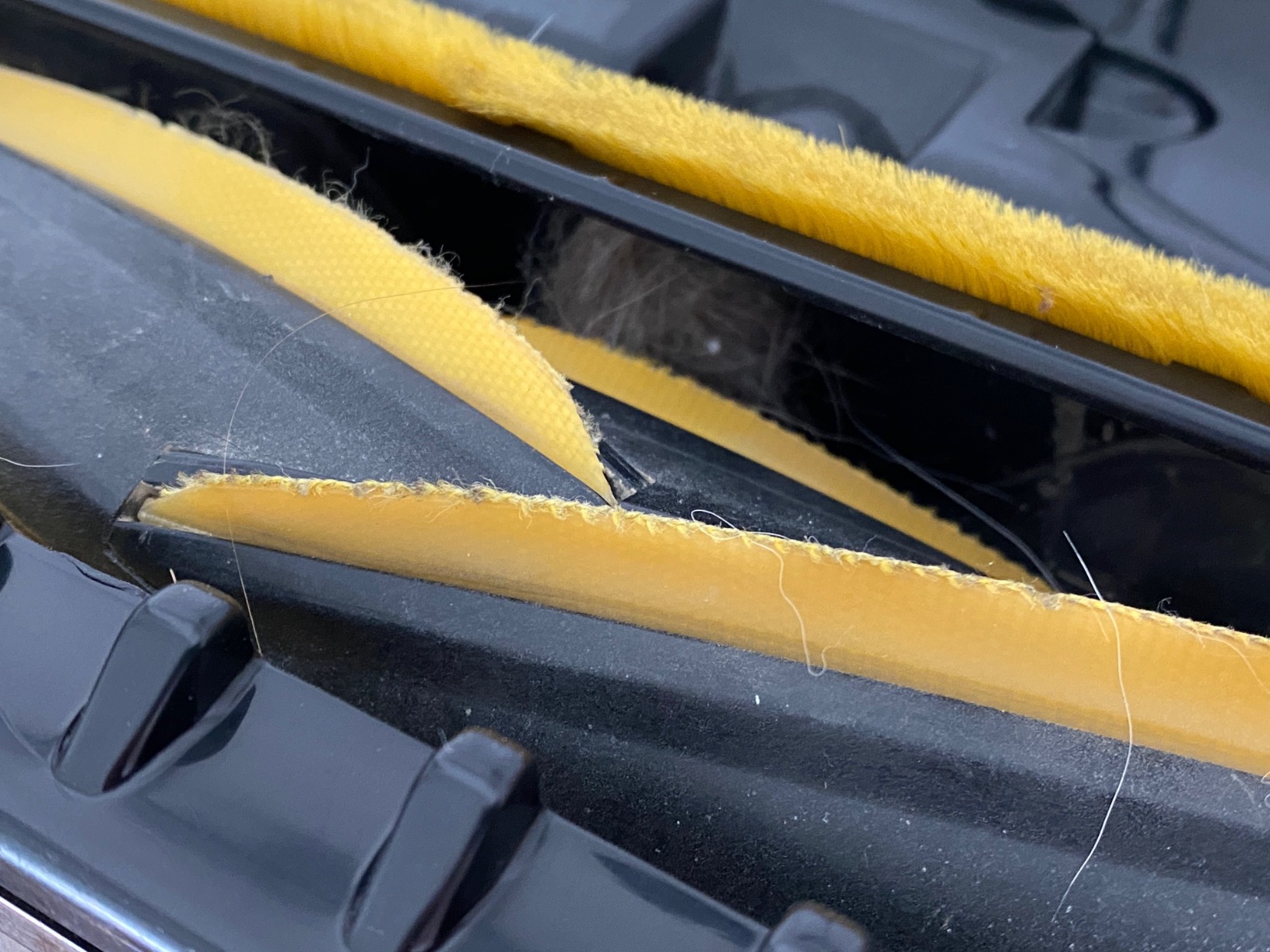 Shark Cordless Vacuum Cleaner, HEPA Filter, Lightweight, Portable, Rechargeable, Pet Hair Pickup, Removable Handheld, Crevice, Upholstery & Dusting Brush Included, 40-min runtime, Red, IZ362H - Customer Photo 1