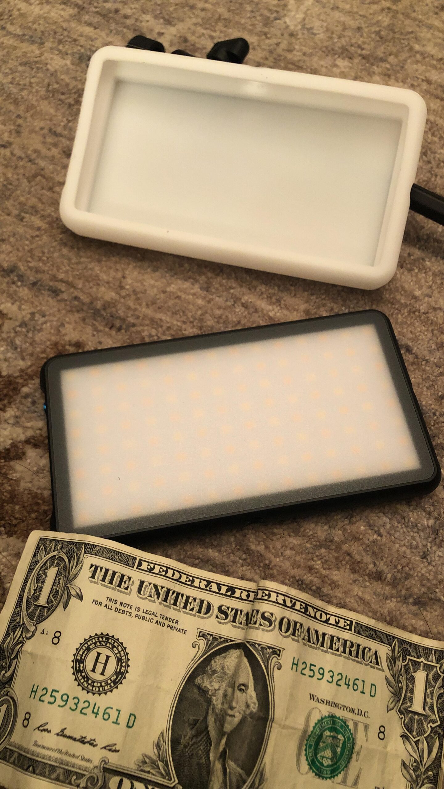 Lume Cube Broadcast Lighting Kit Live Stream Webcam Light for Computer & Laptop Enhance Video Calls Streaming & Vlogging Include Adjustable Tripod & Clip Mount Adjust Brightness & Color Temperature - Customer Photo 1